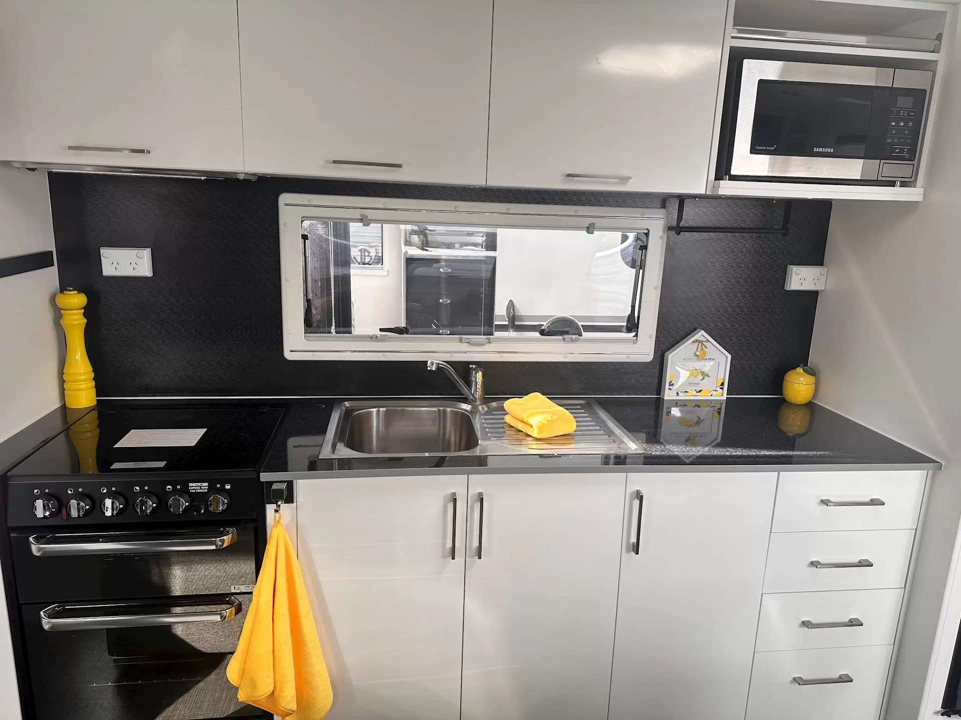 USED 2017 NEW AGE MANTA RAY MR19E