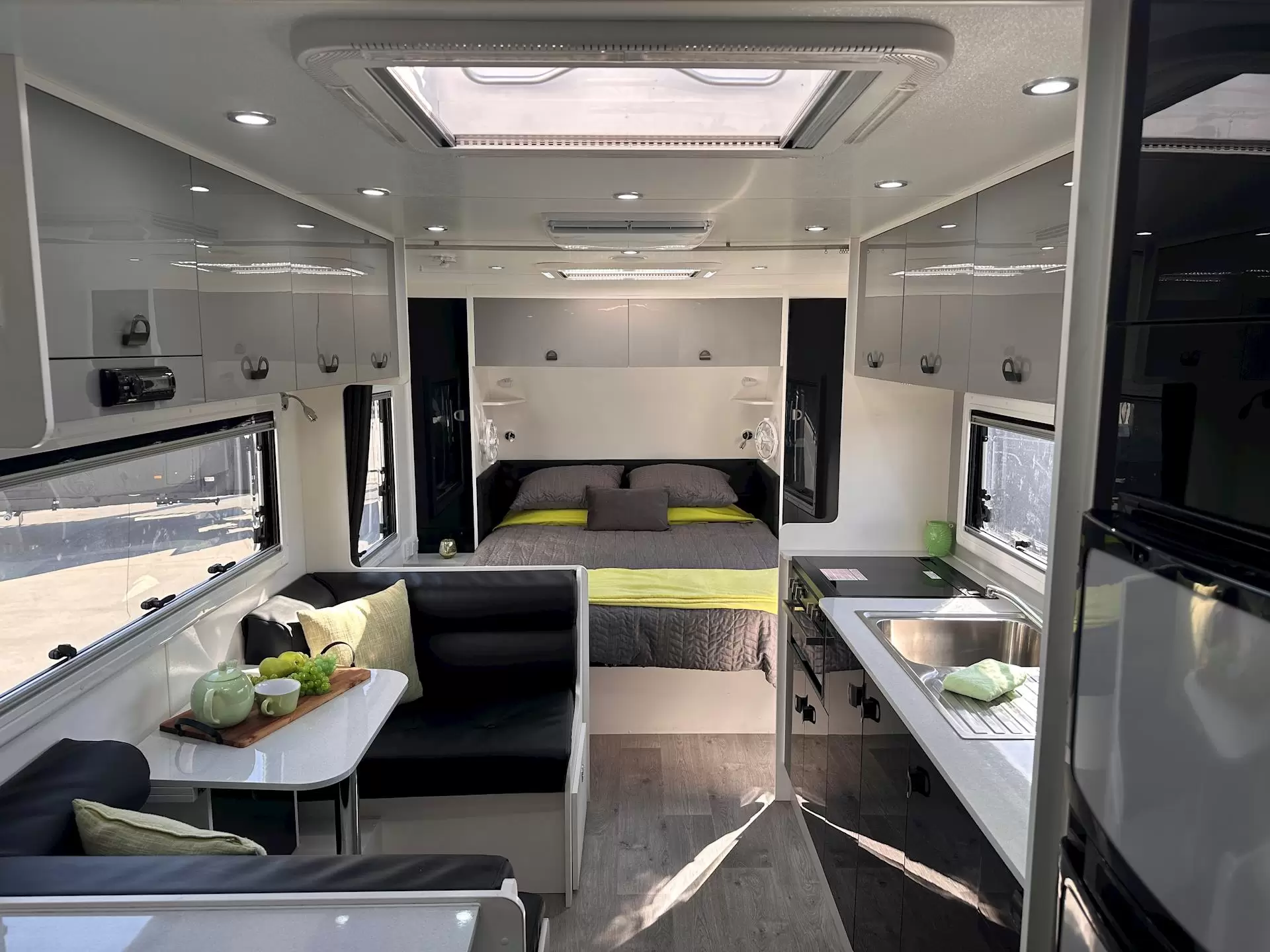 USED 2021 NEW AGE MANTA RAY 19ES