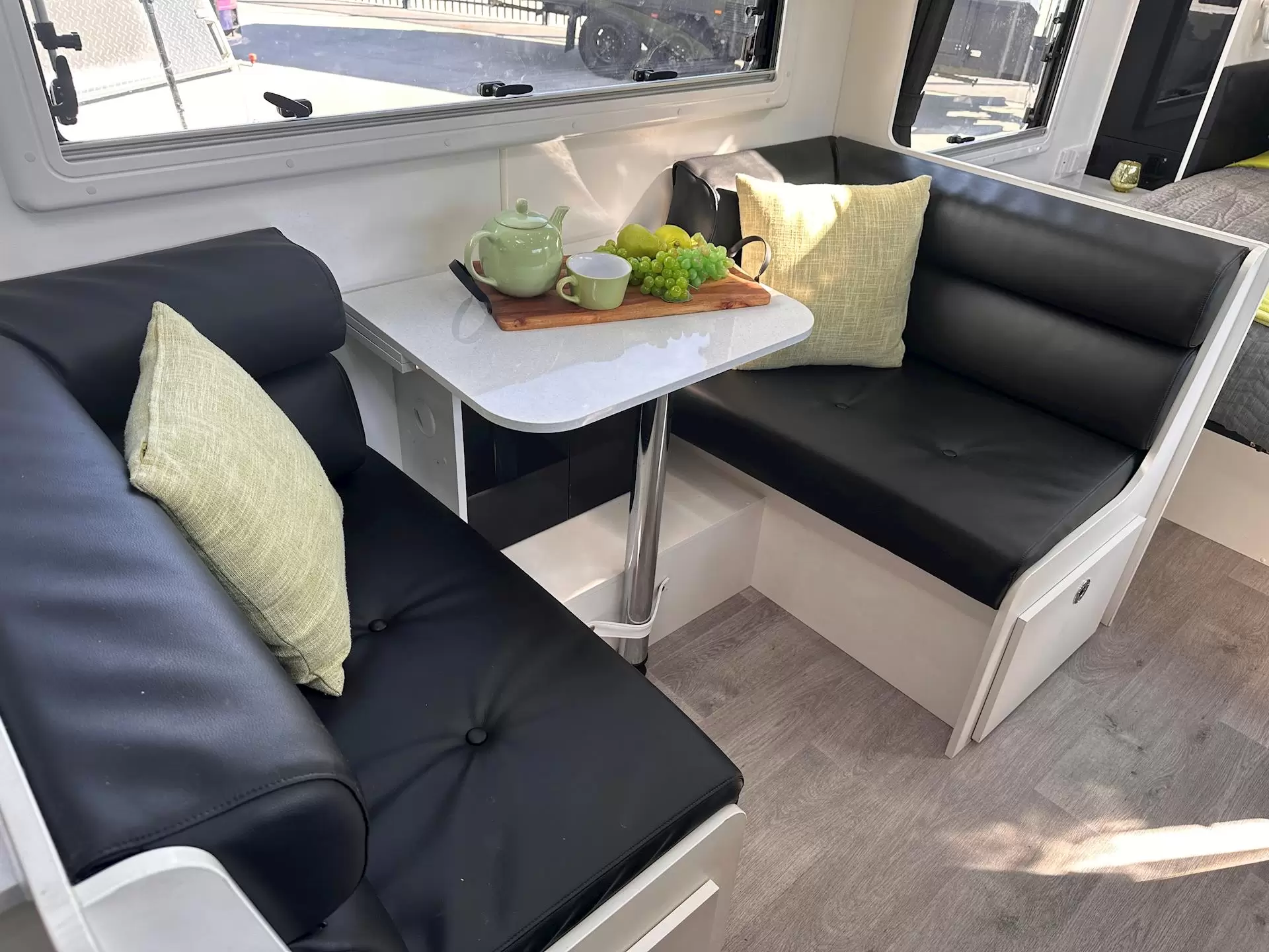 USED 2021 NEW AGE MANTA RAY 19ES