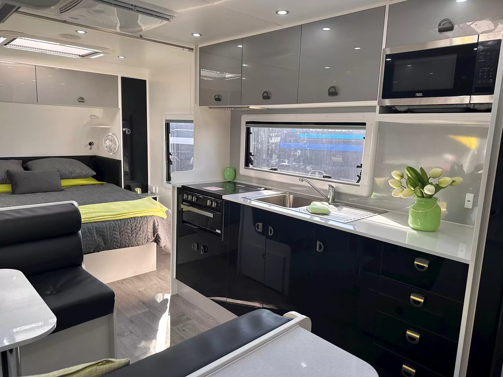 USED 2021 NEW AGE MANTA RAY 19ES