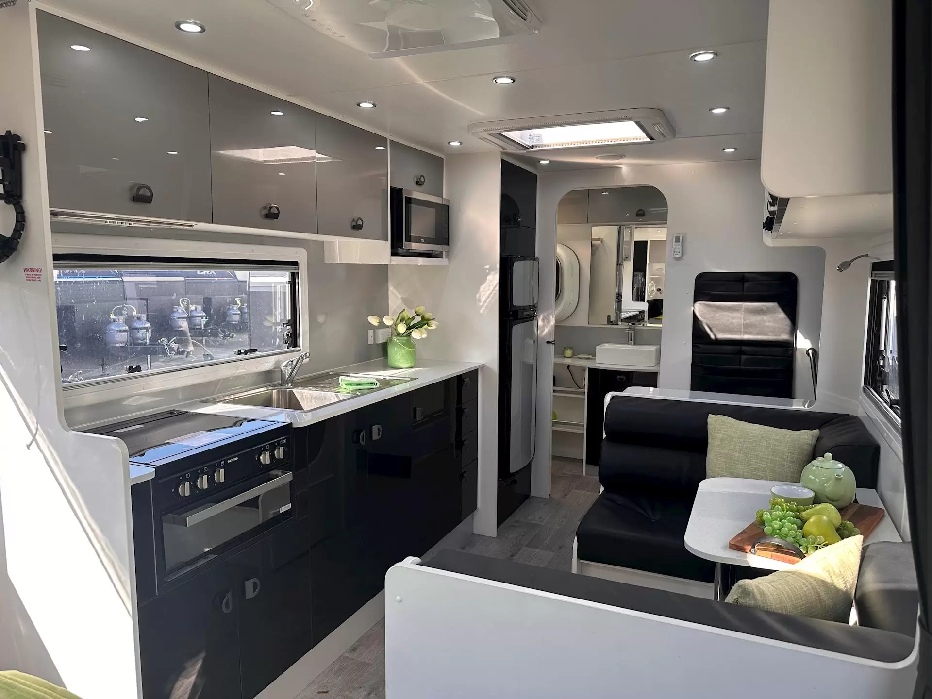 USED 2021 NEW AGE MANTA RAY 19ES