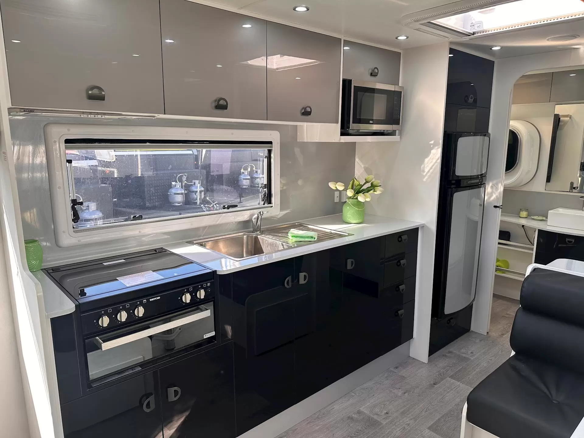 USED 2021 NEW AGE MANTA RAY 19ES