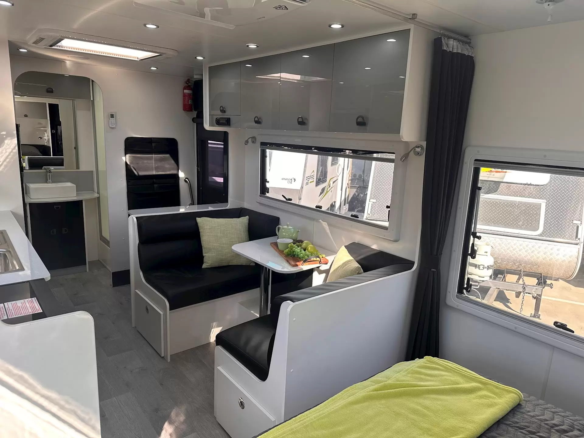USED 2021 NEW AGE MANTA RAY 19ES