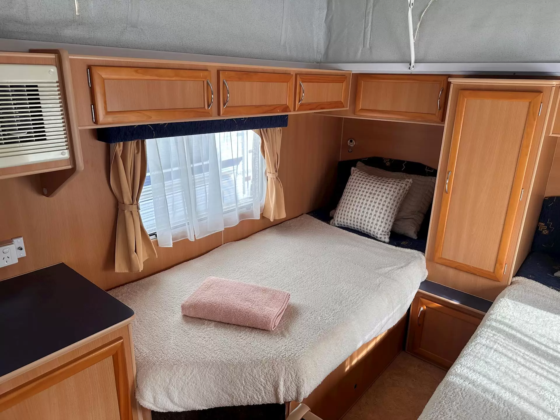 USED  Western Caravans 16