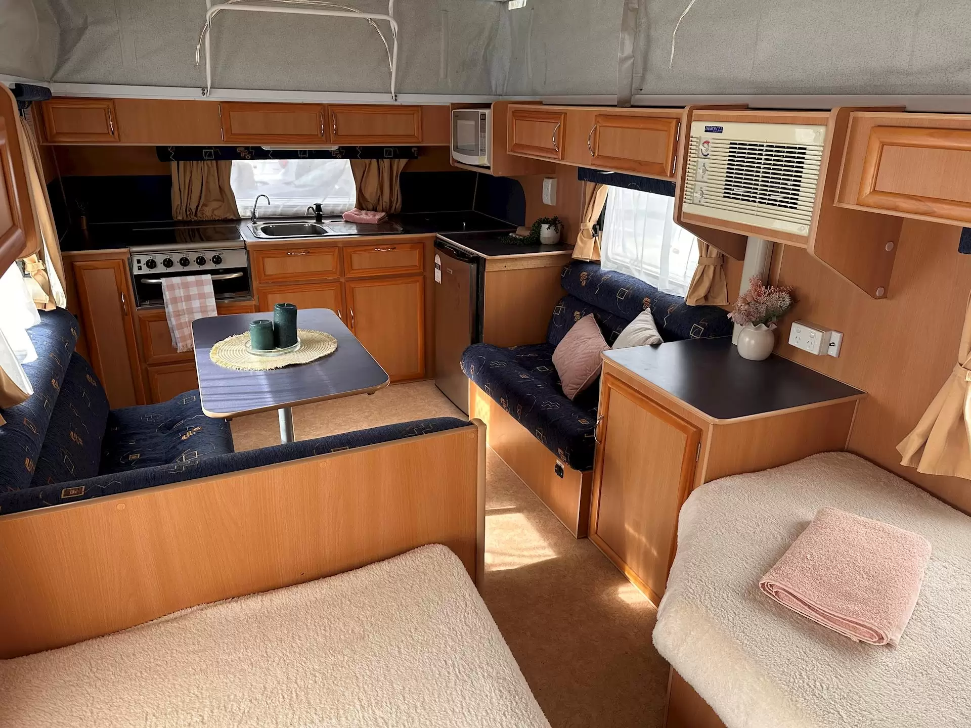 USED  Western Caravans 16