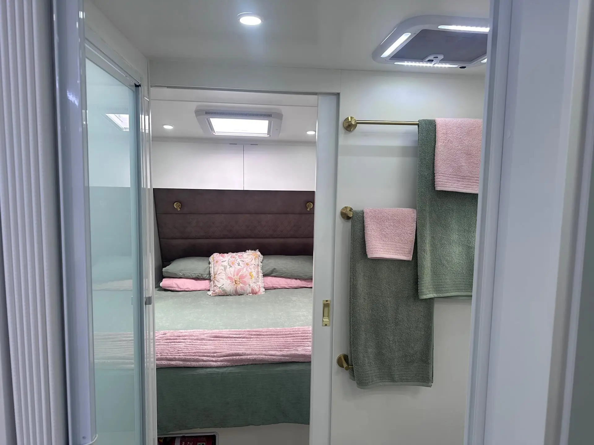 NEW 2026 DESIGN RV ODYSSEY 2210R