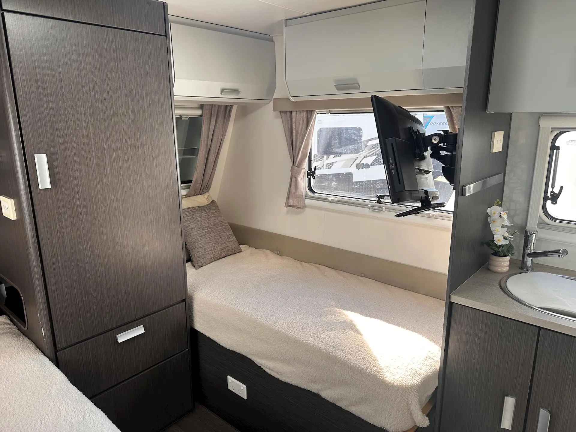 USED 2018 JAYCO JOURNEY 18.55-3 OUTBACK