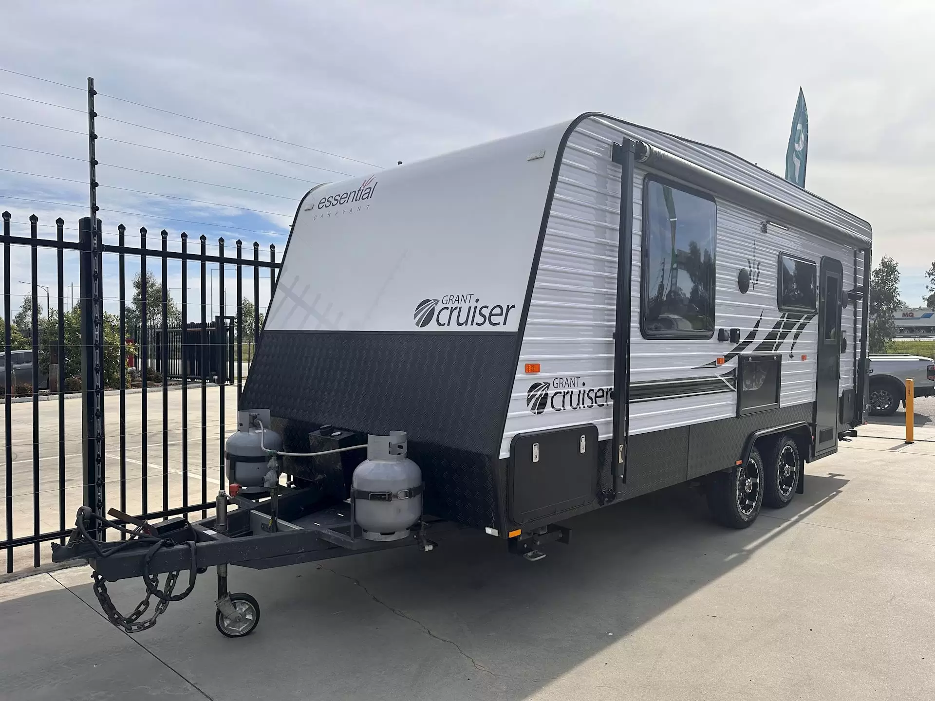 USED 2020 ESSENTIAL CARAVANS GRANT CRUISER