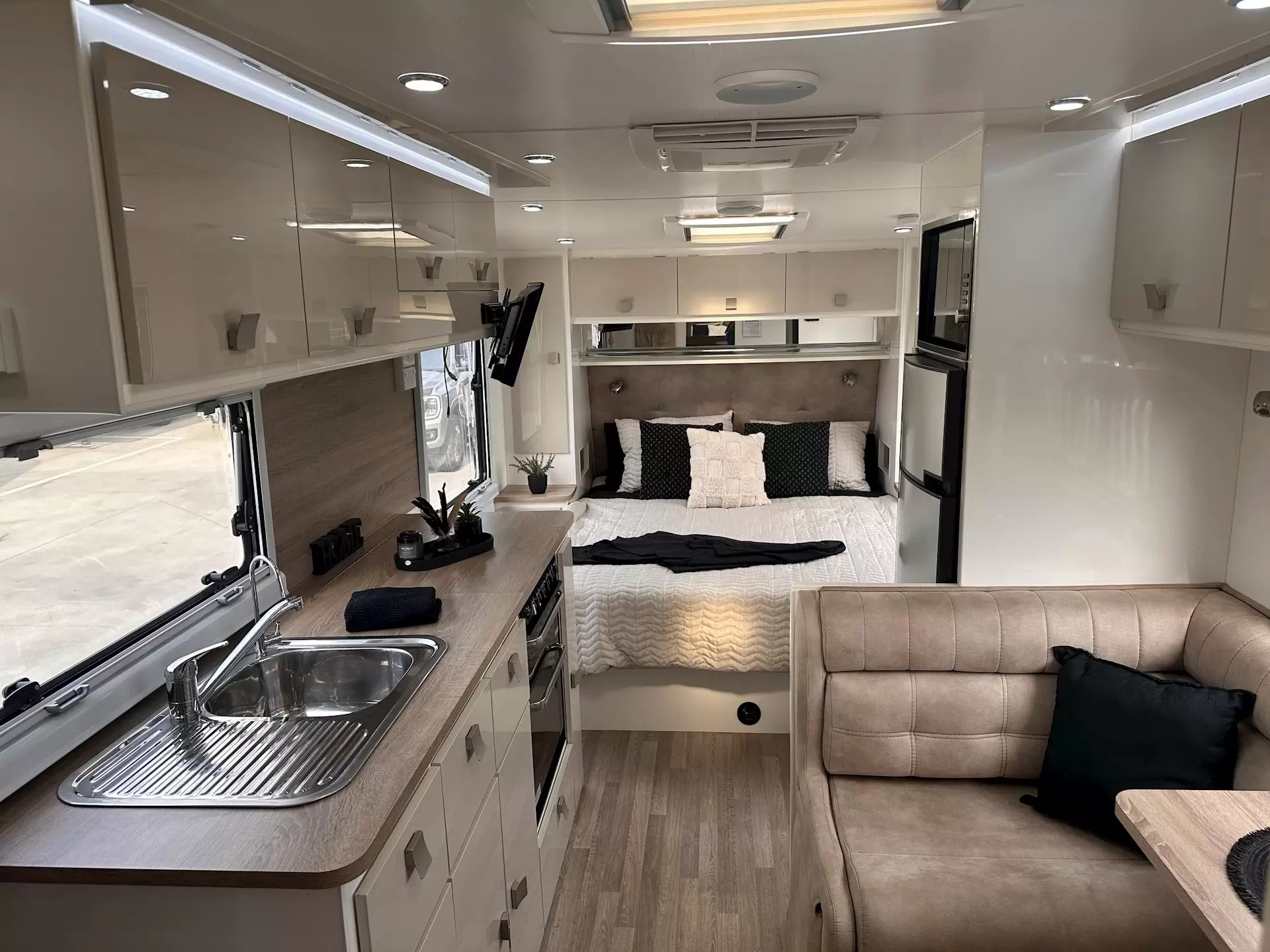 USED 2020 ESSENTIAL CARAVANS GRANT CRUISER