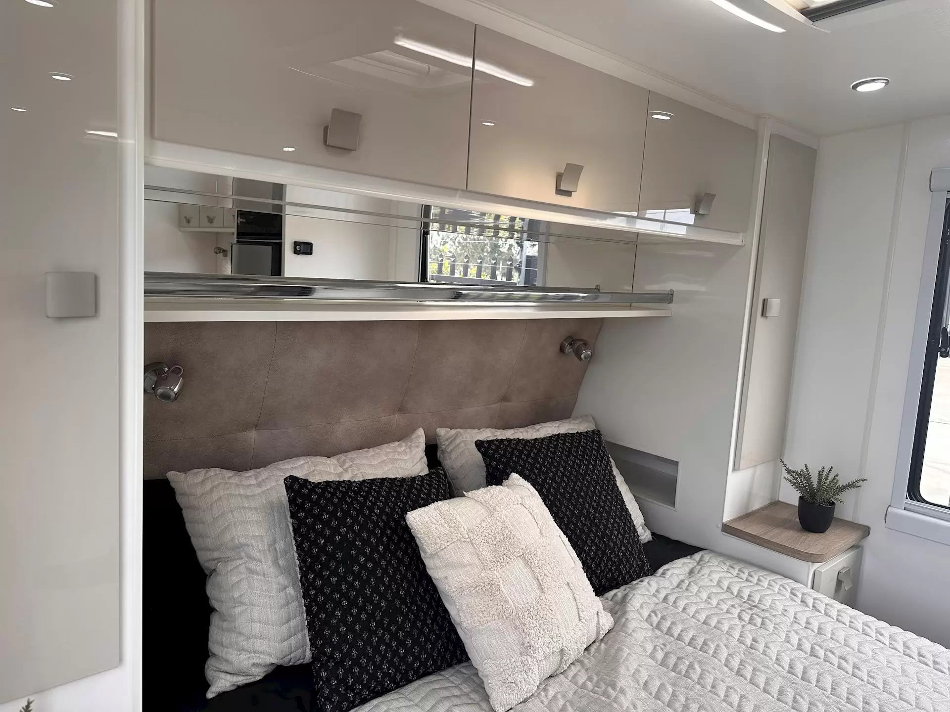 USED 2020 ESSENTIAL CARAVANS GRANT CRUISER