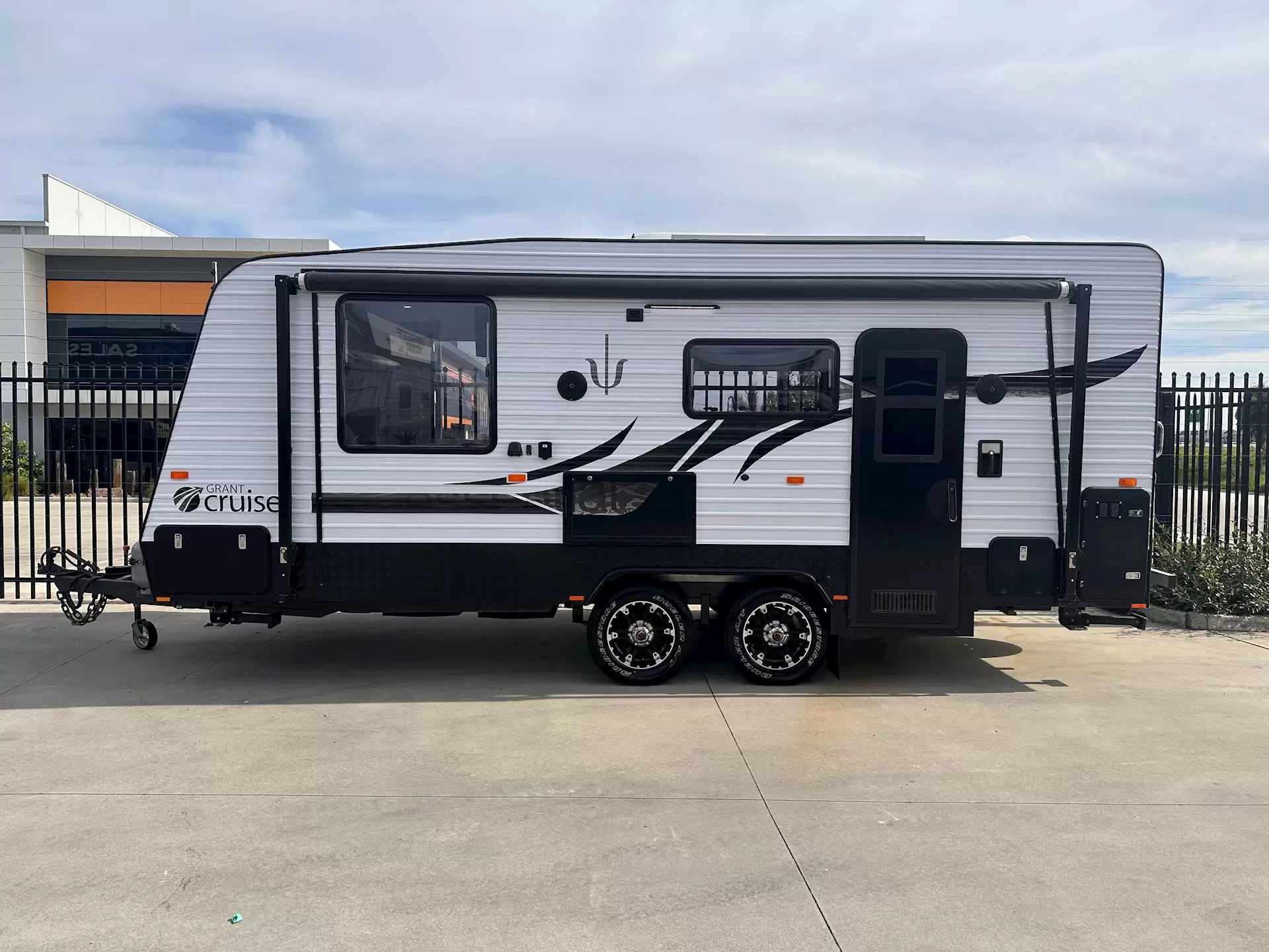 USED 2020 ESSENTIAL CARAVANS GRANT CRUISER
