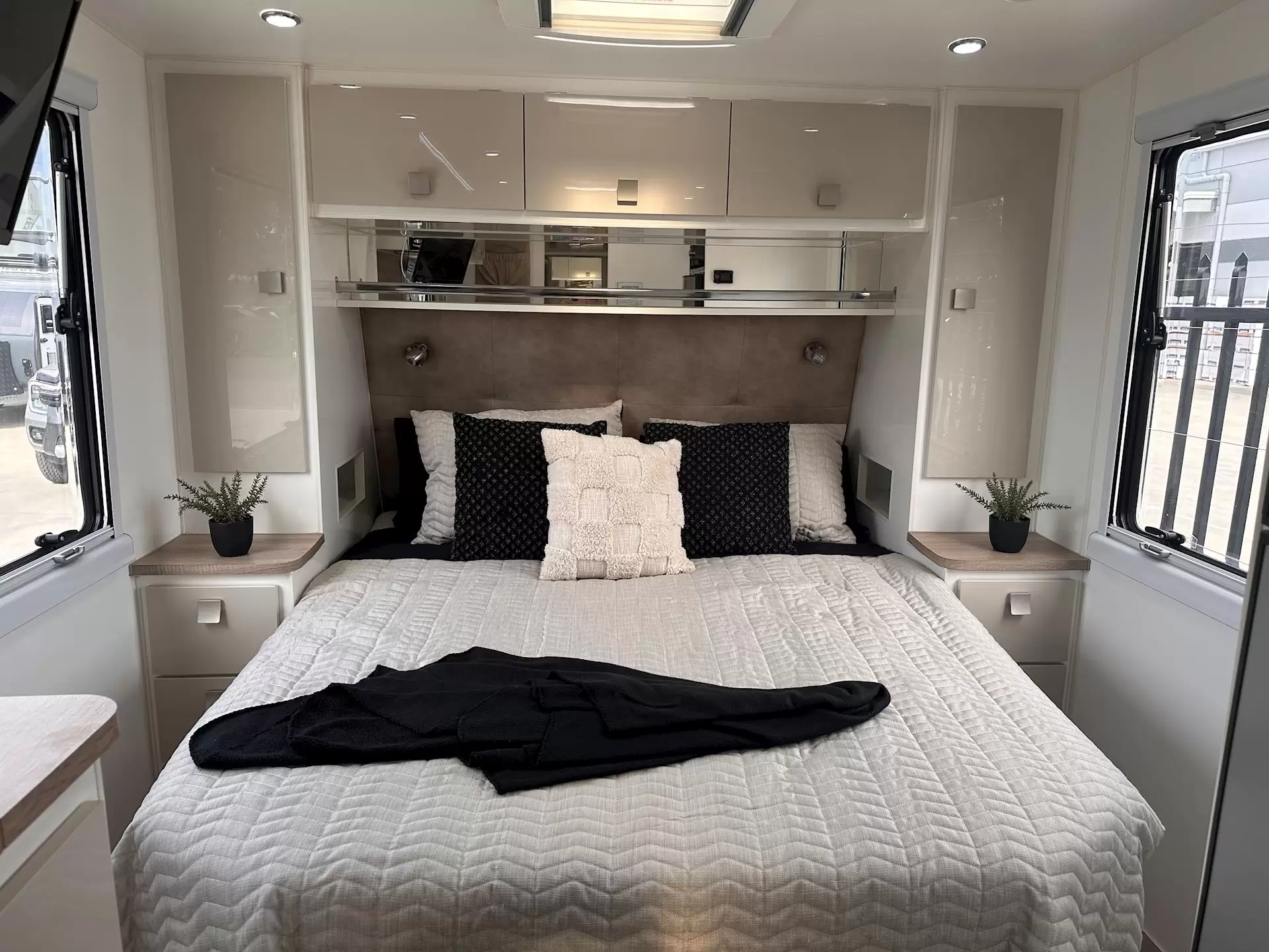 USED 2020 ESSENTIAL CARAVANS GRANT CRUISER
