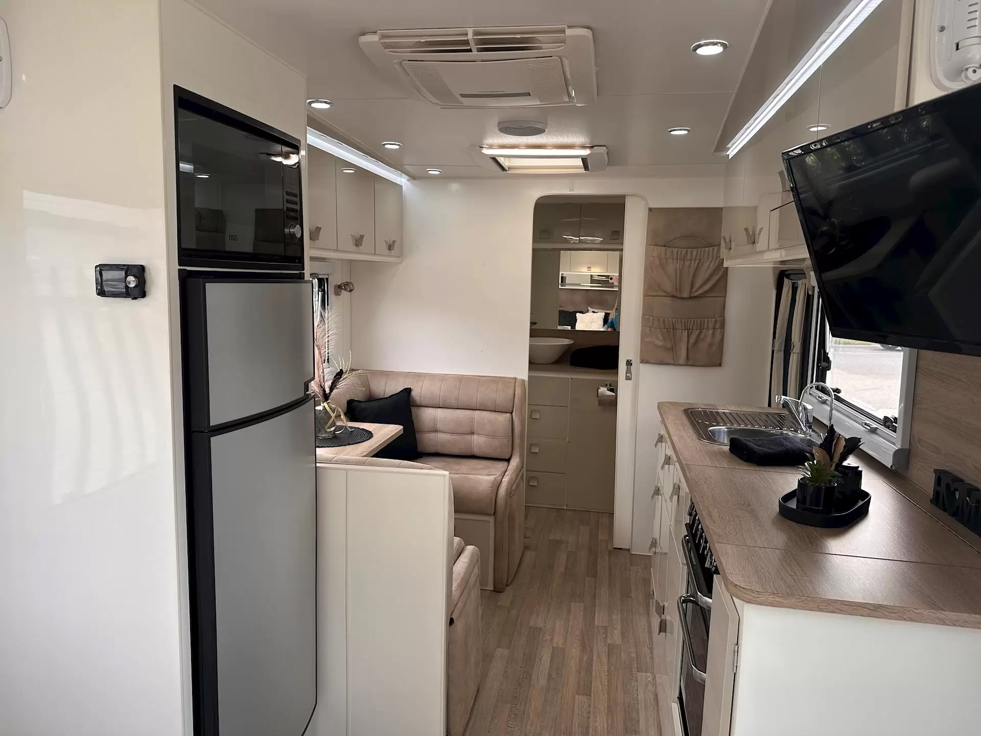 USED 2020 ESSENTIAL CARAVANS GRANT CRUISER