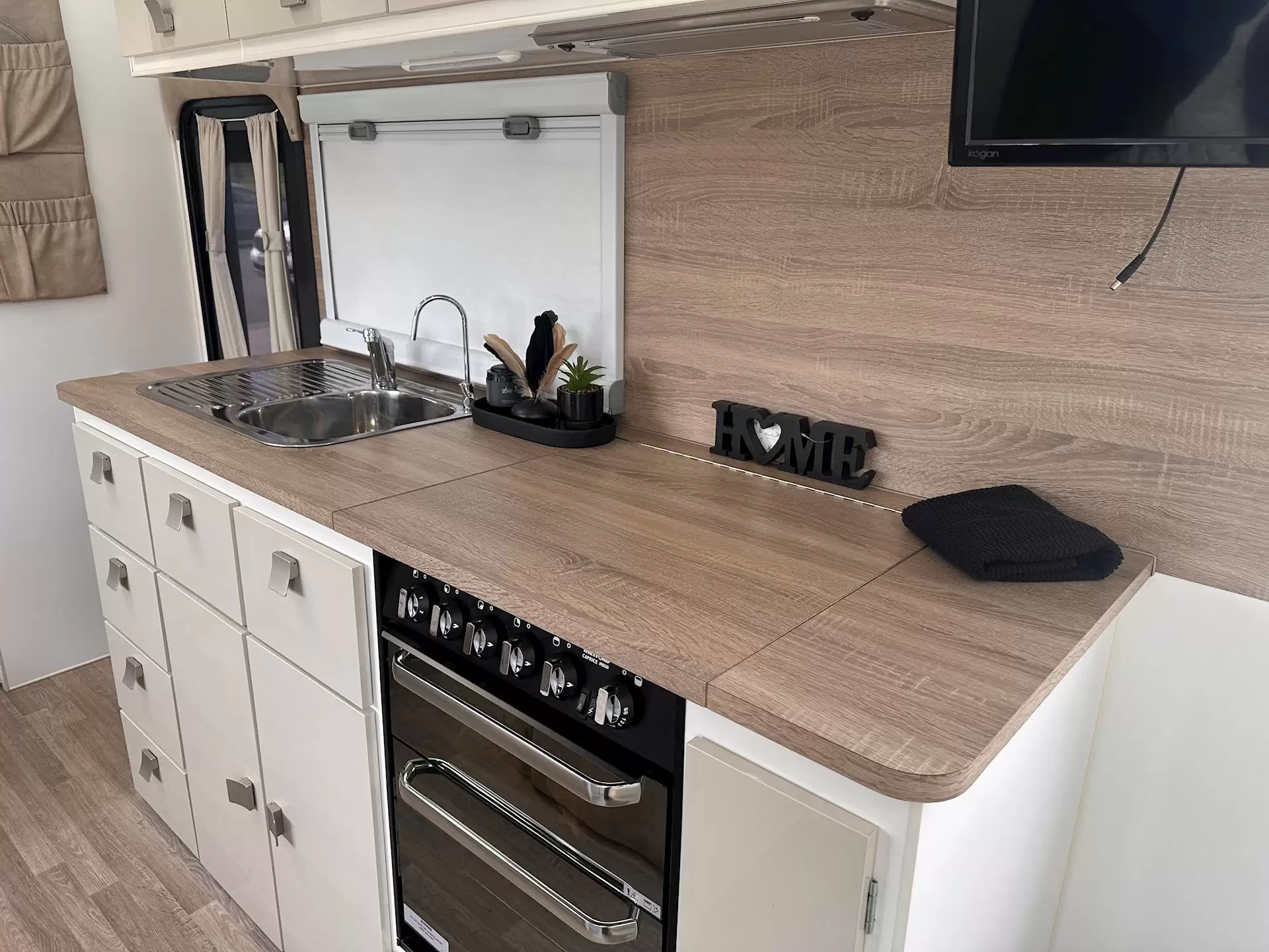 USED 2020 ESSENTIAL CARAVANS GRANT CRUISER