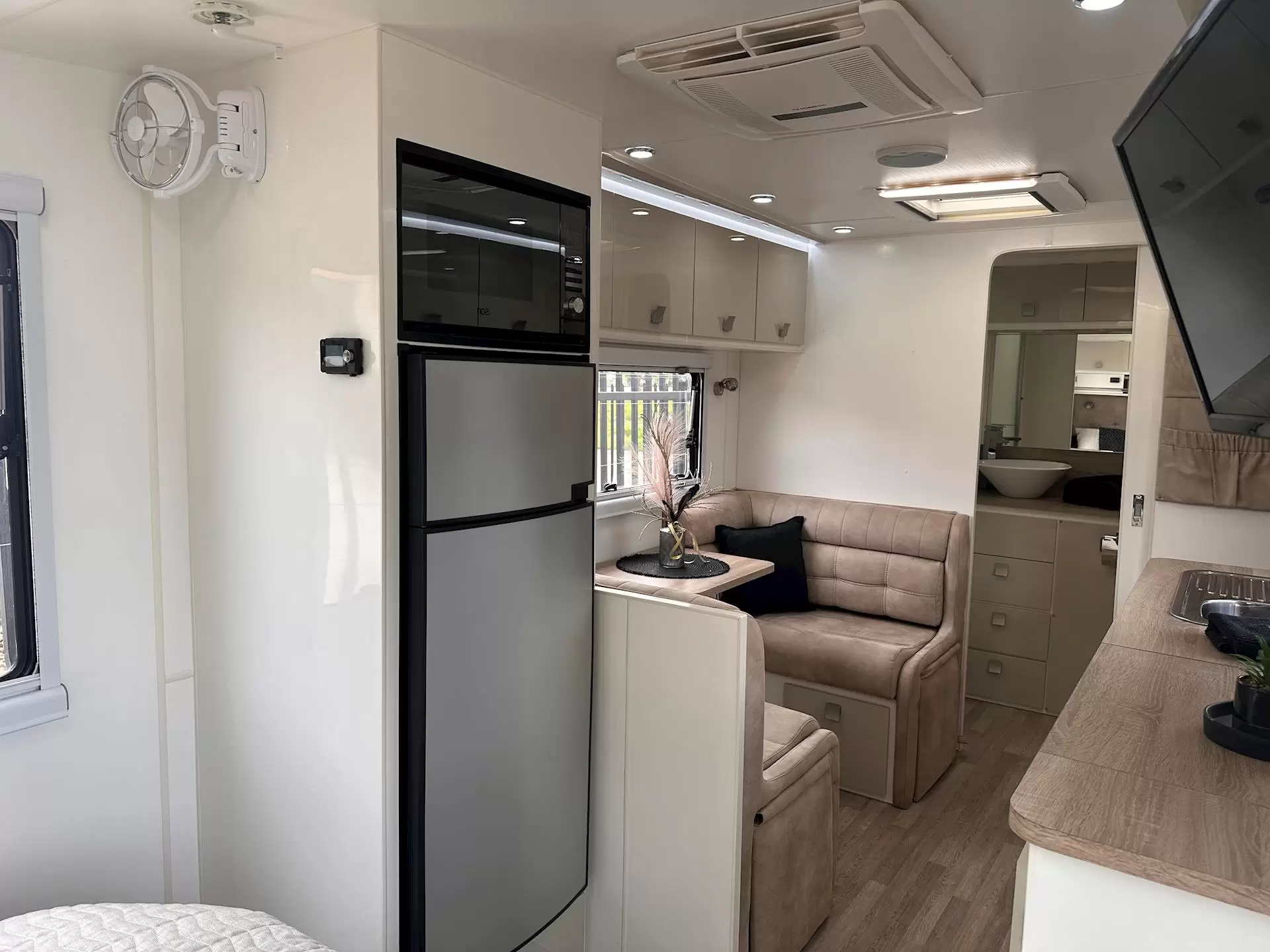 USED 2020 ESSENTIAL CARAVANS GRANT CRUISER