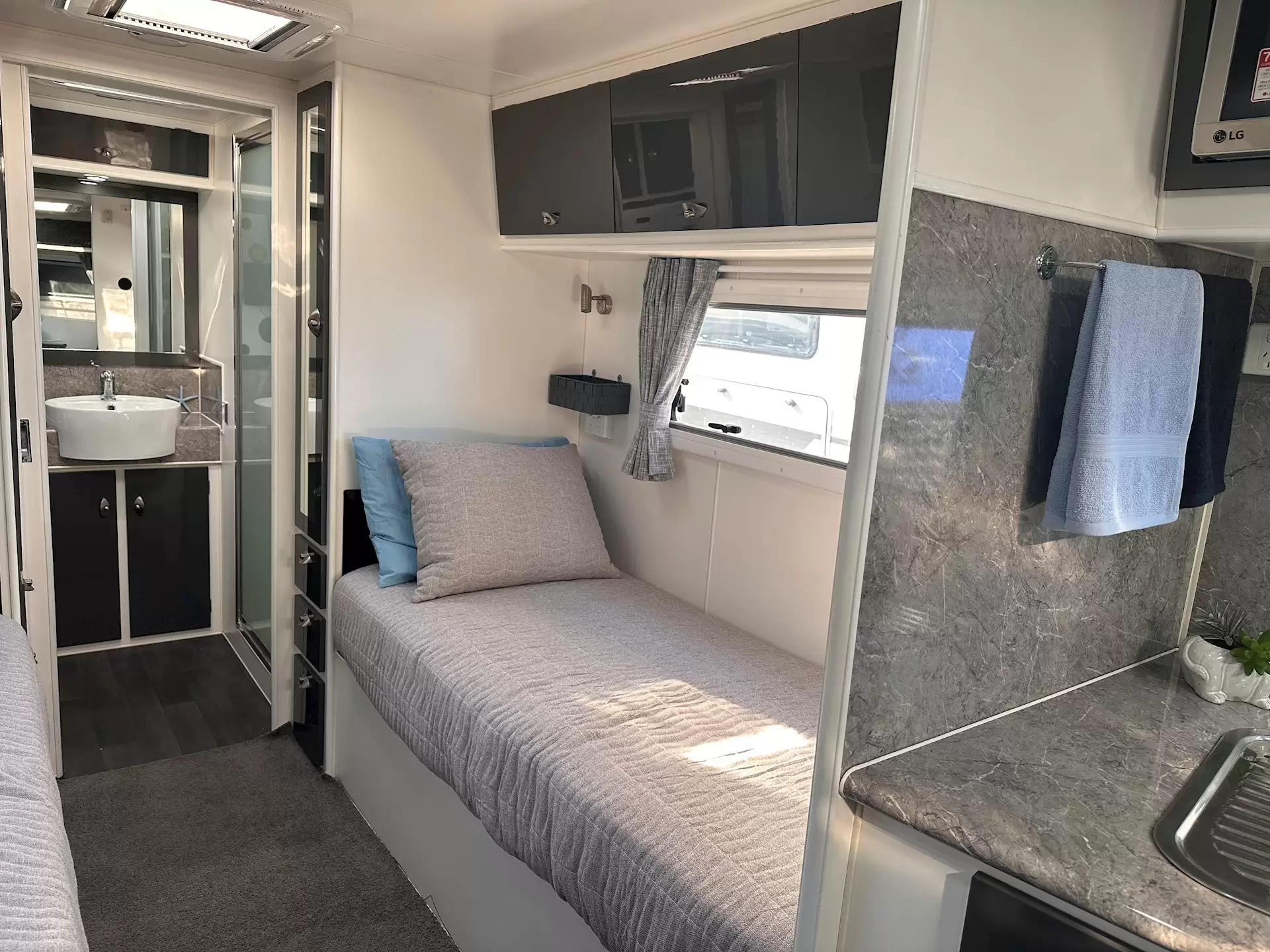 USED 2016 OPAL SOUTHERN EXPLORER