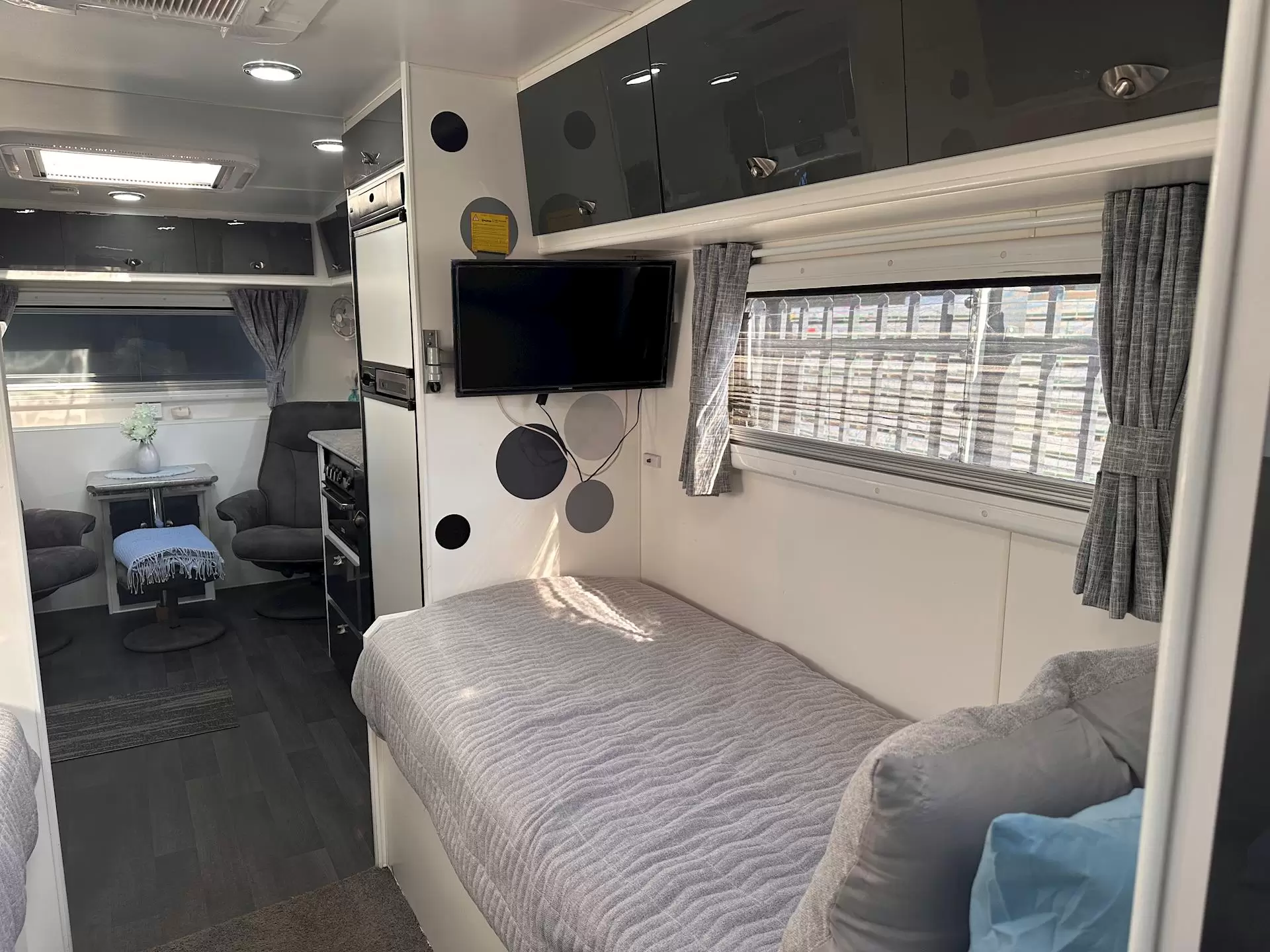 USED 2016 OPAL SOUTHERN EXPLORER