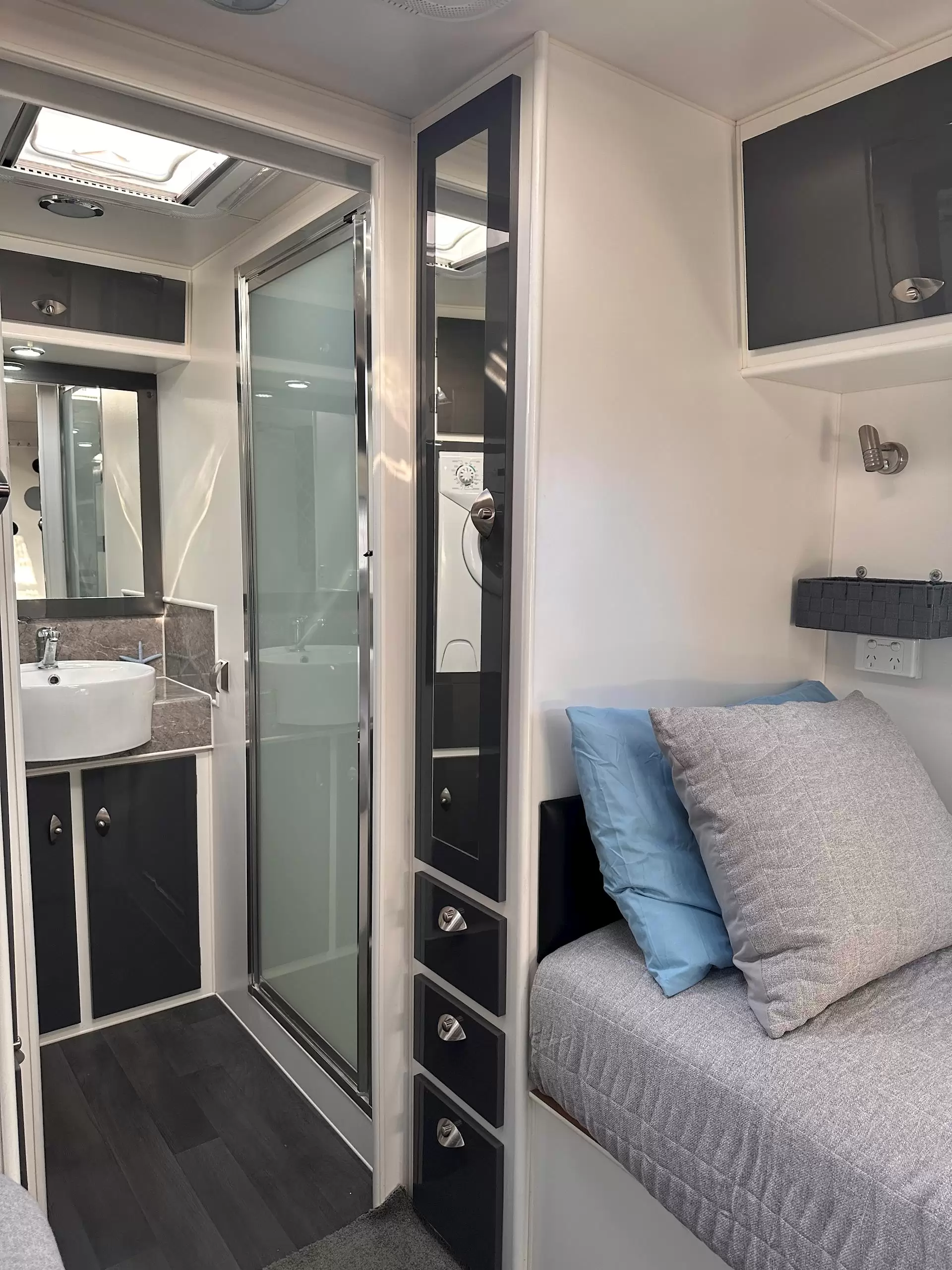 USED 2016 OPAL SOUTHERN EXPLORER