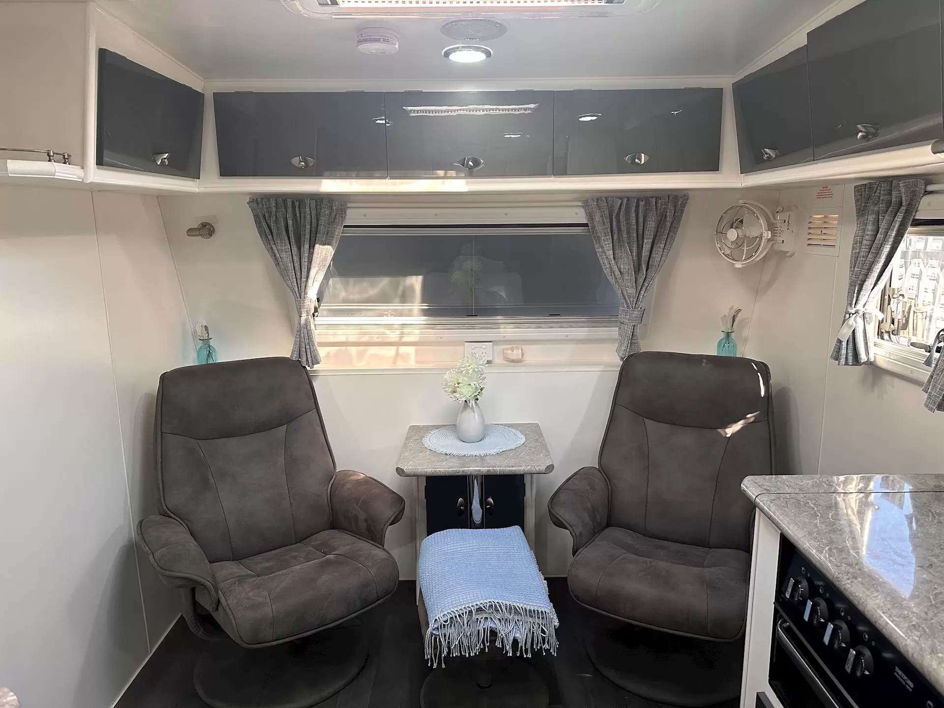 USED 2016 OPAL SOUTHERN EXPLORER