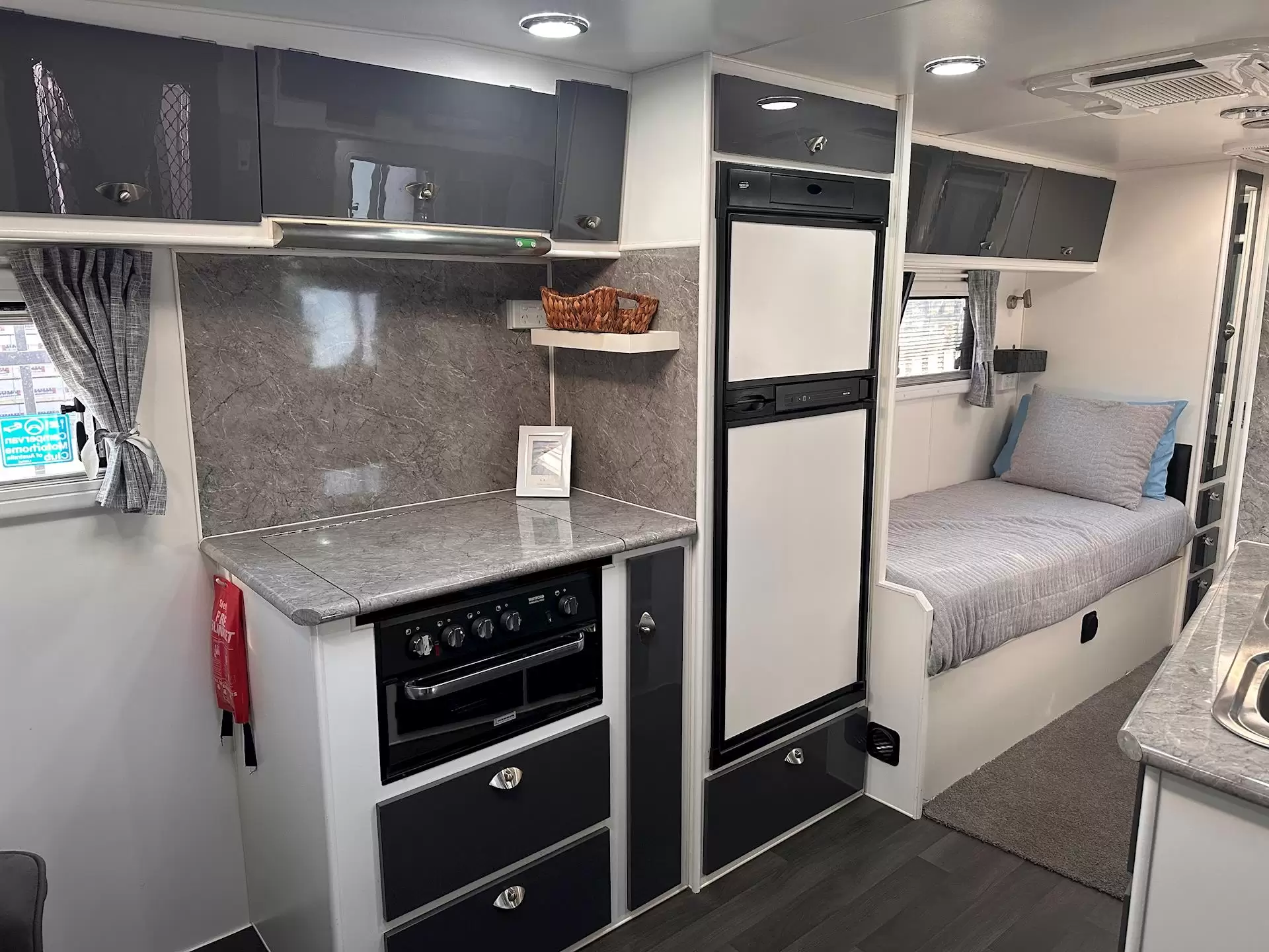 USED 2016 OPAL SOUTHERN EXPLORER