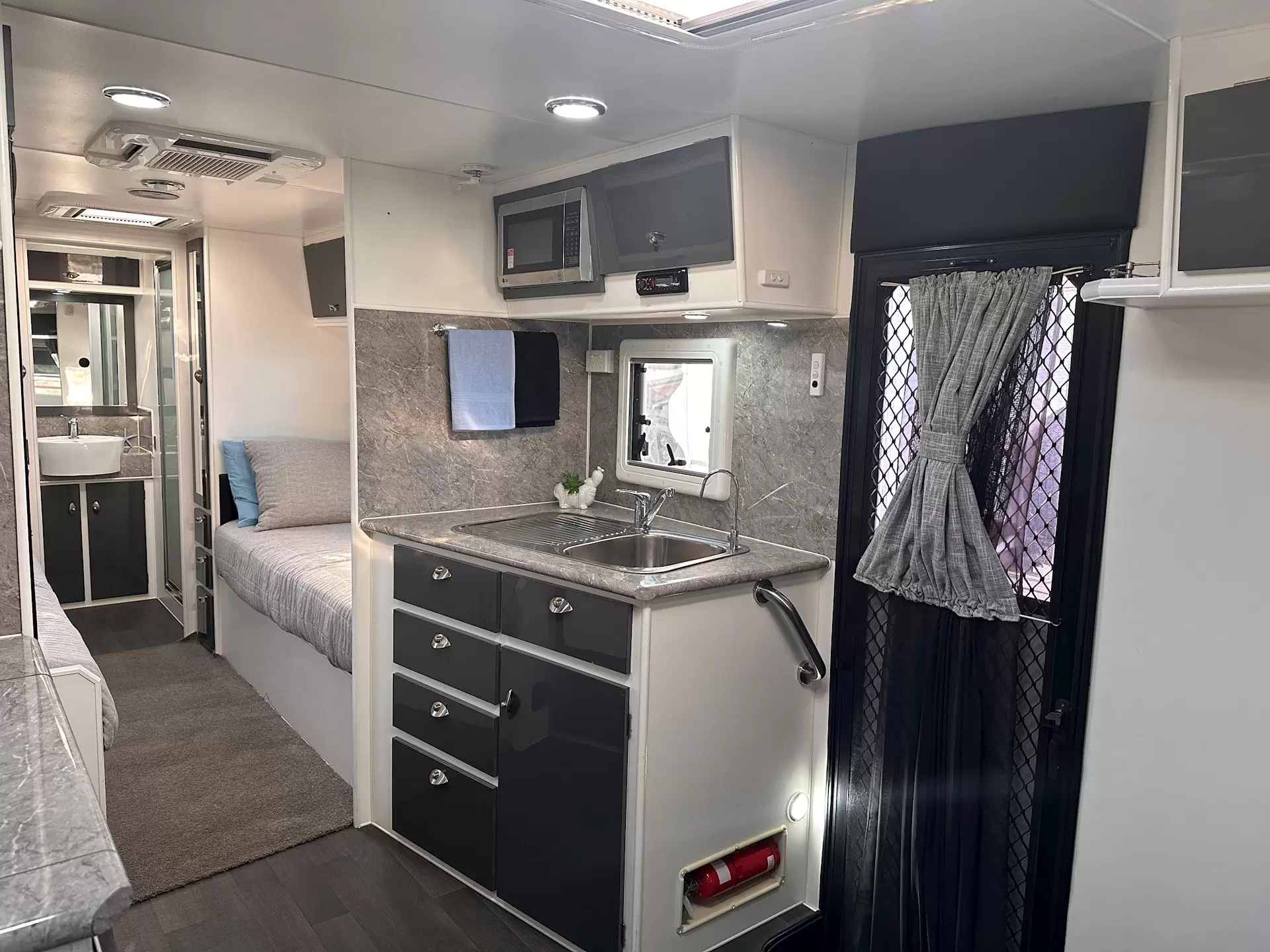 USED 2016 OPAL SOUTHERN EXPLORER