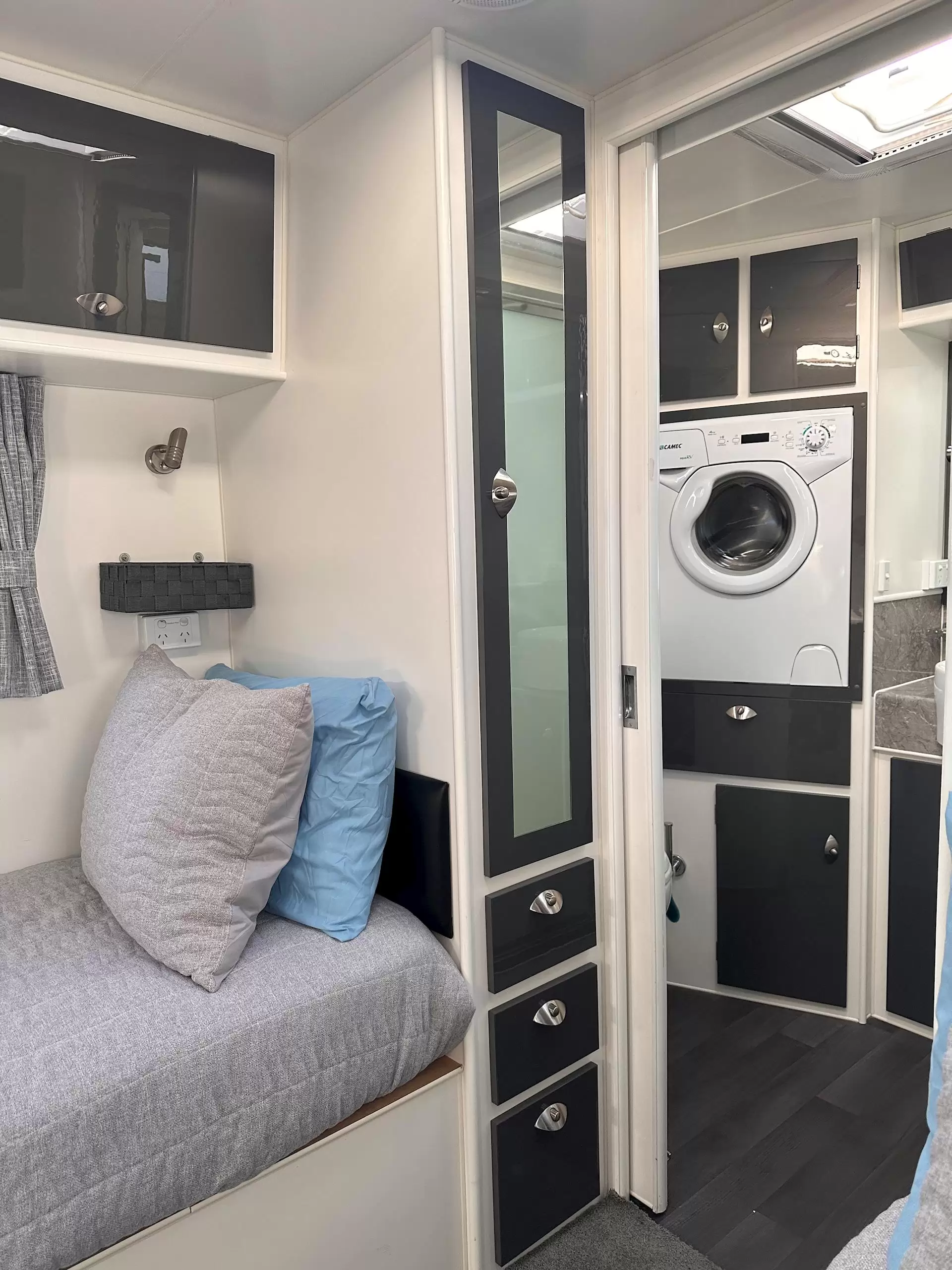 USED 2016 OPAL SOUTHERN EXPLORER