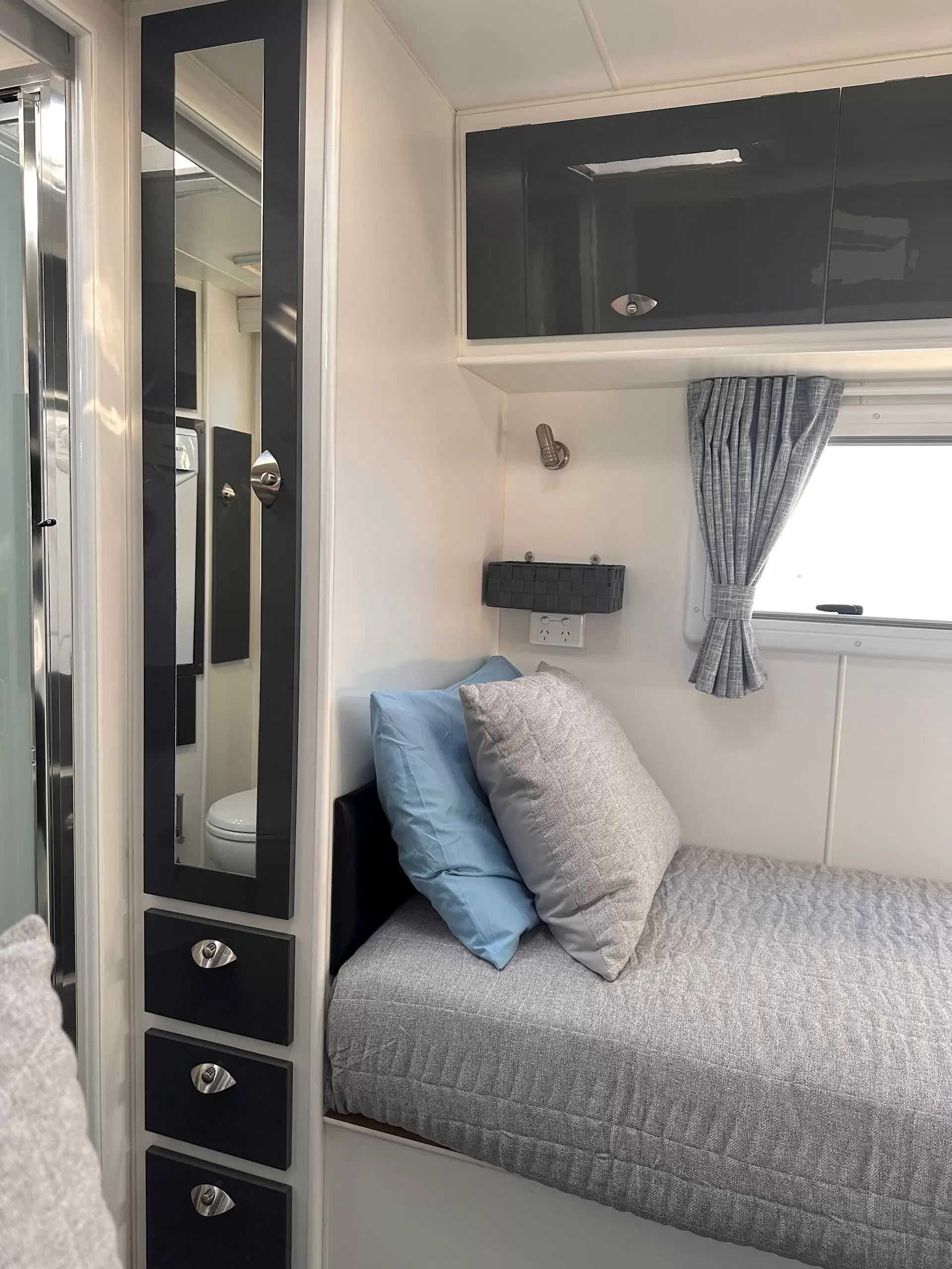 USED 2016 OPAL SOUTHERN EXPLORER