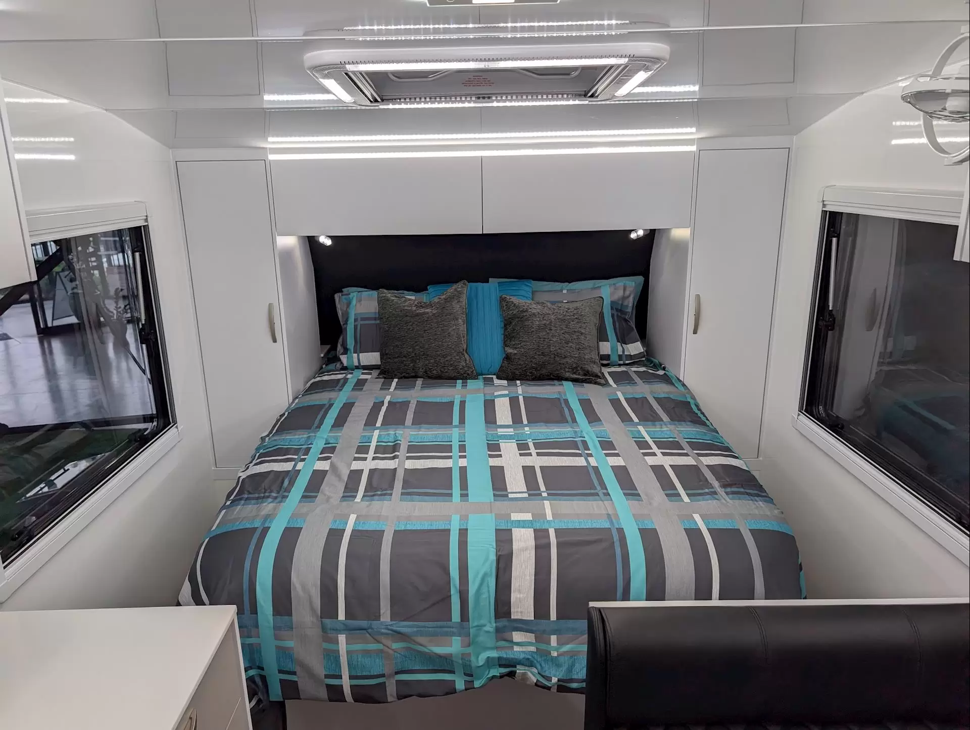 NEW  Zone RV SOJOURN