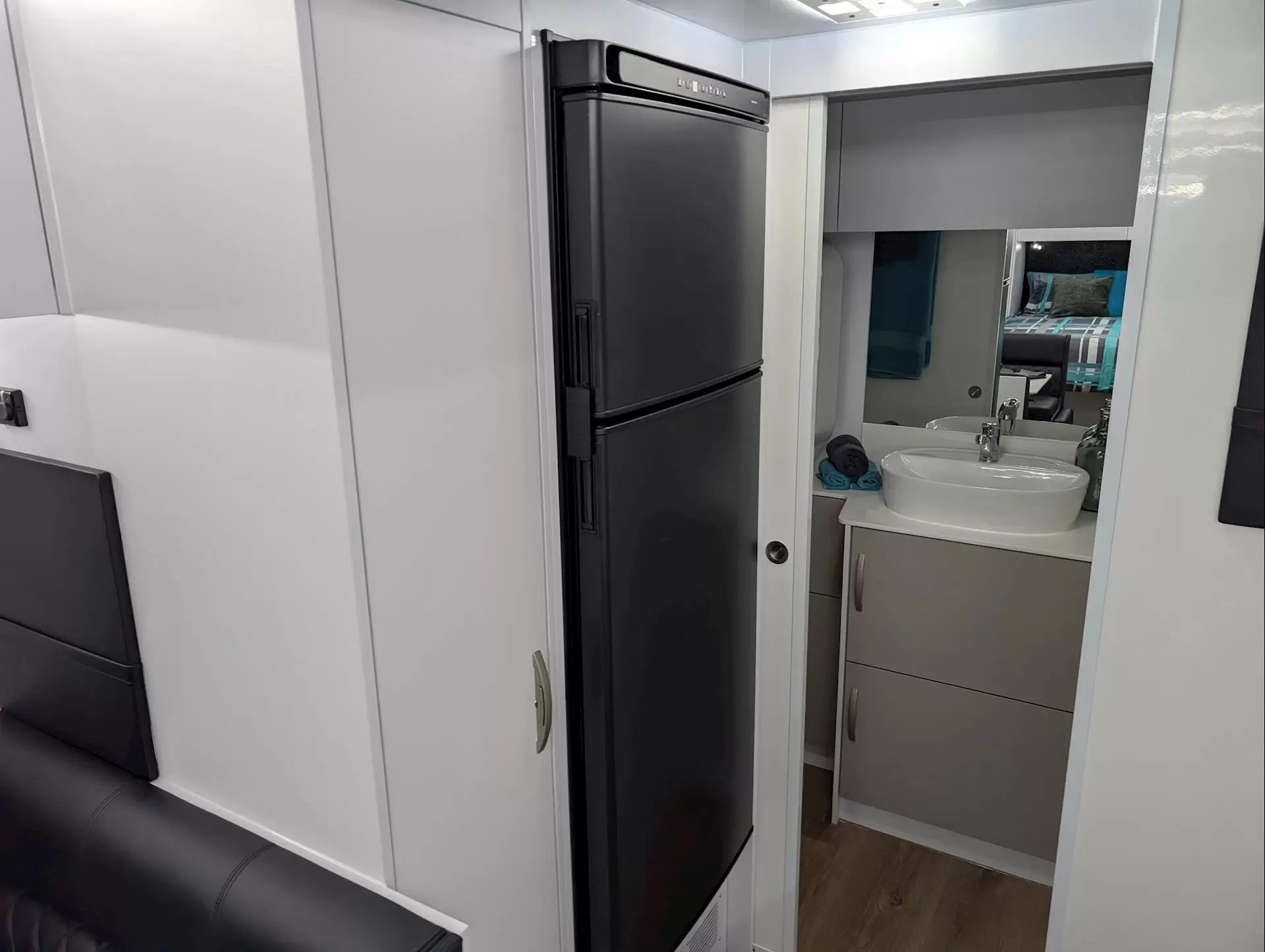 NEW  Zone RV SOJOURN