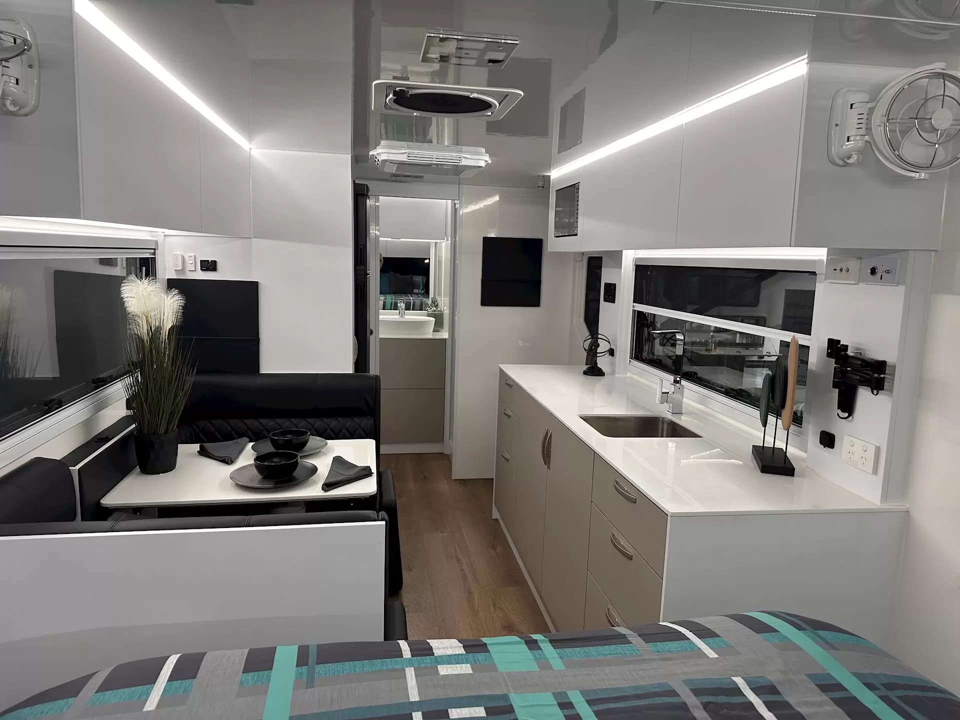 NEW  Zone RV SOJOURN