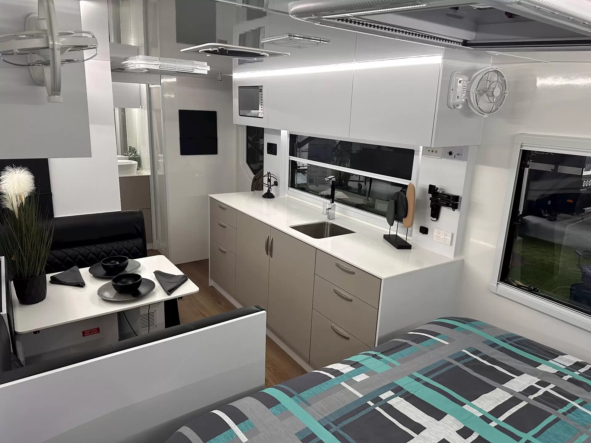 NEW  Zone RV SOJOURN