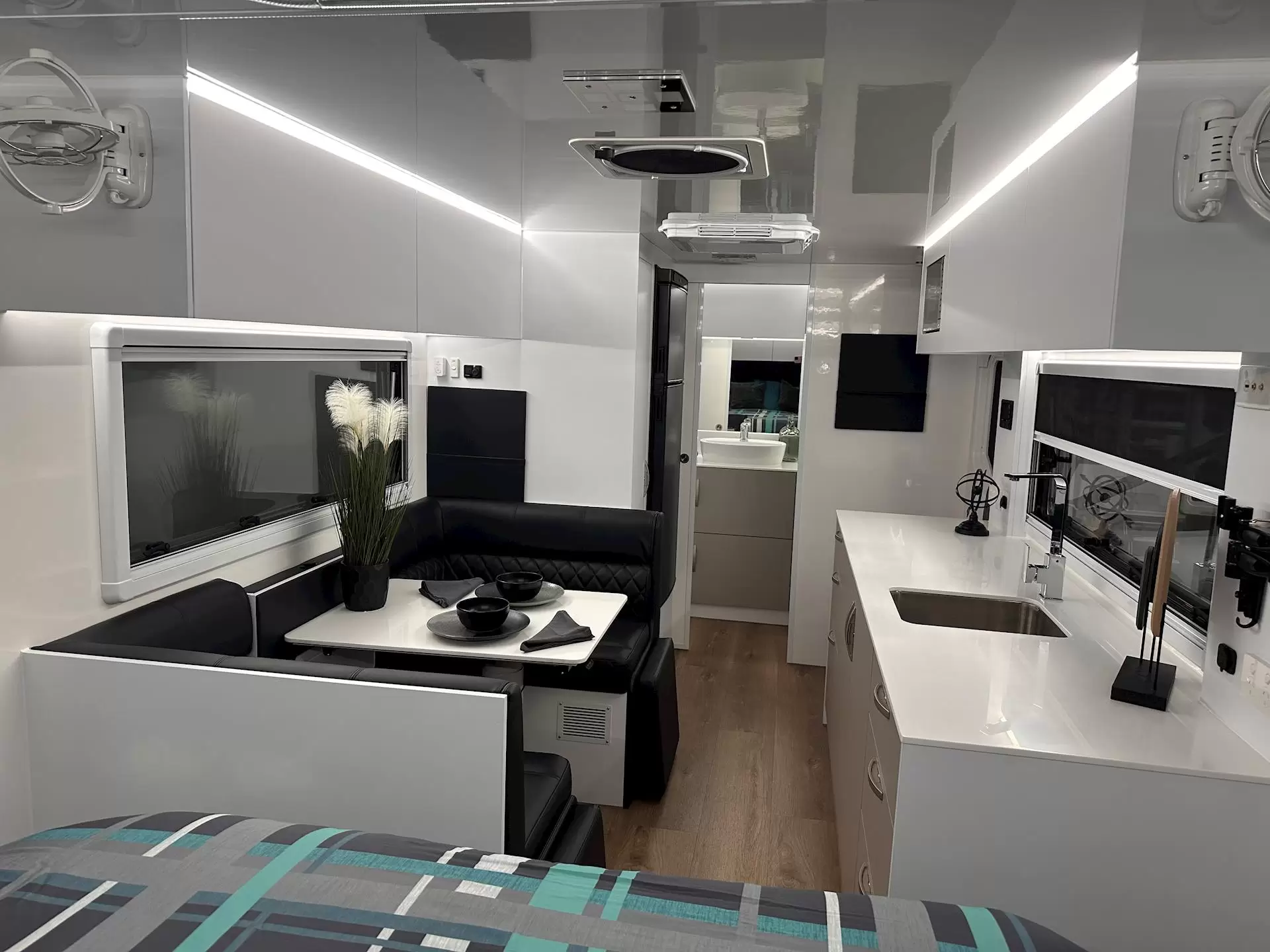 NEW  Zone RV SOJOURN
