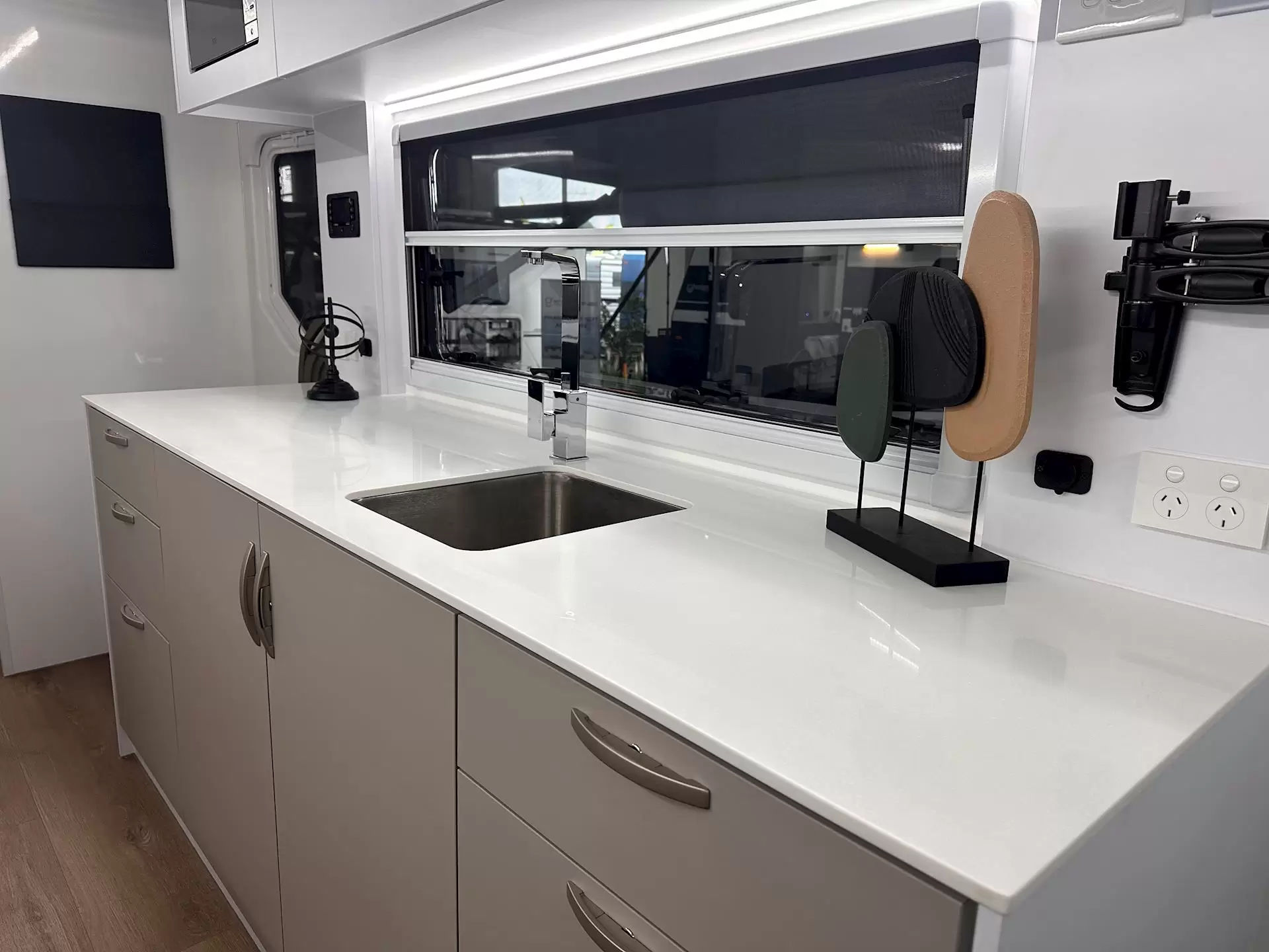 NEW  Zone RV SOJOURN
