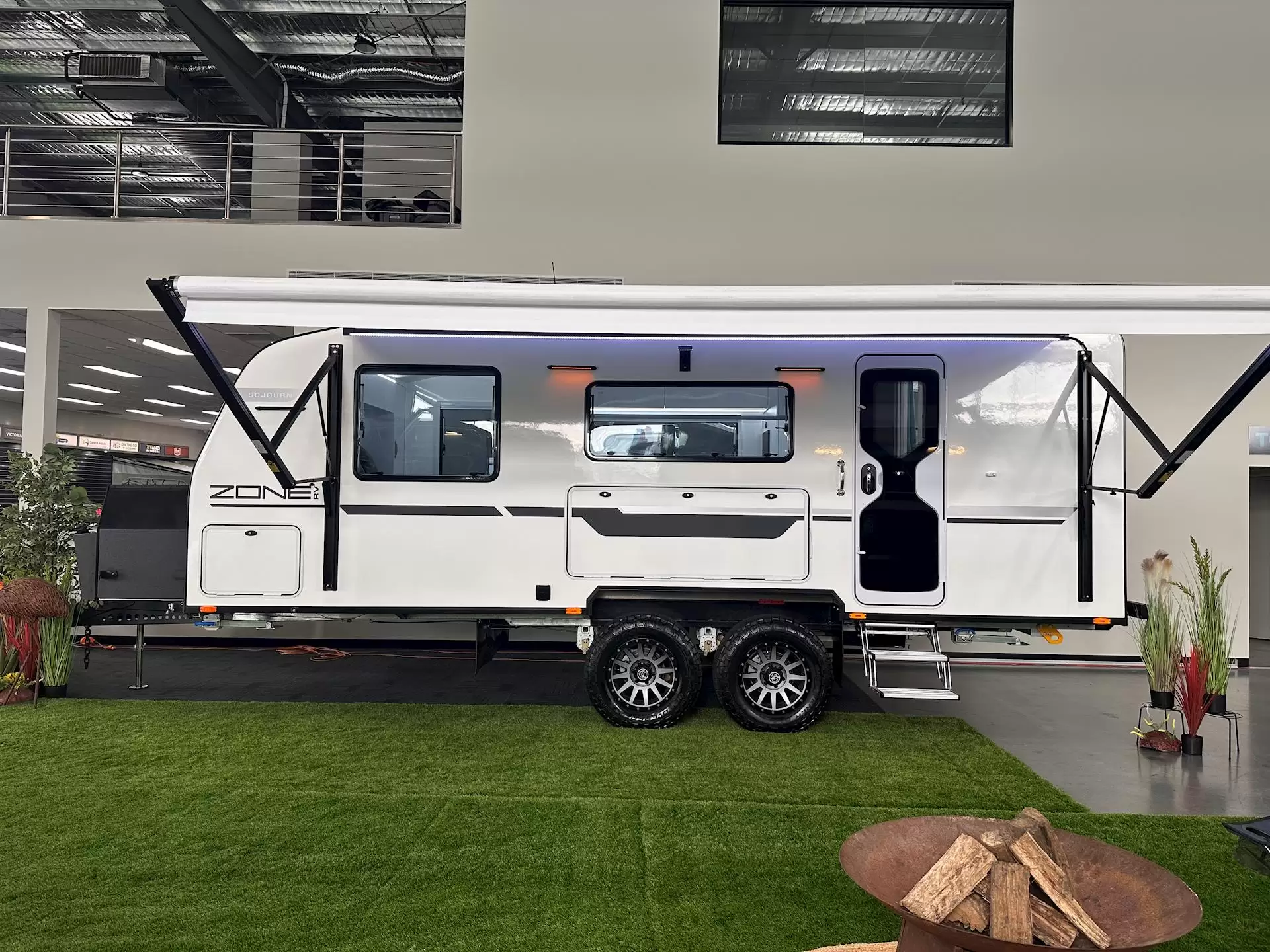 NEW  Zone RV SOJOURN