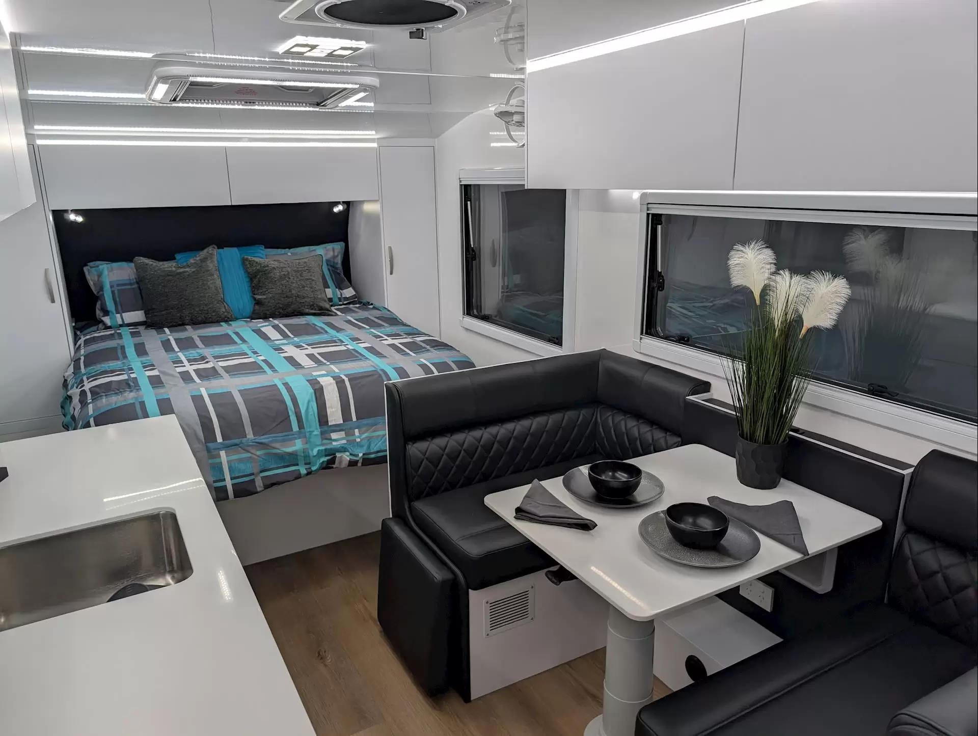 NEW  Zone RV SOJOURN