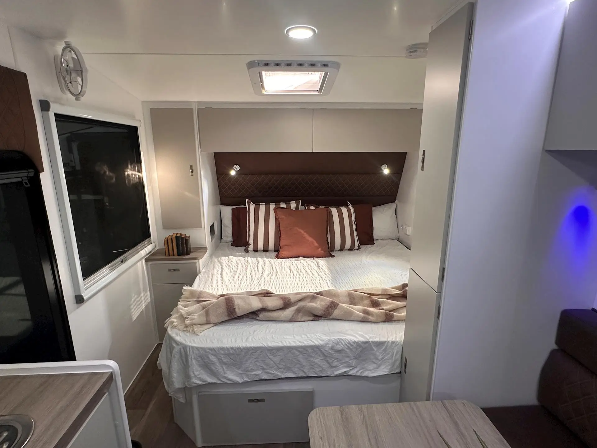 NEW 2026 DESIGN RV ODYSSEY F226M