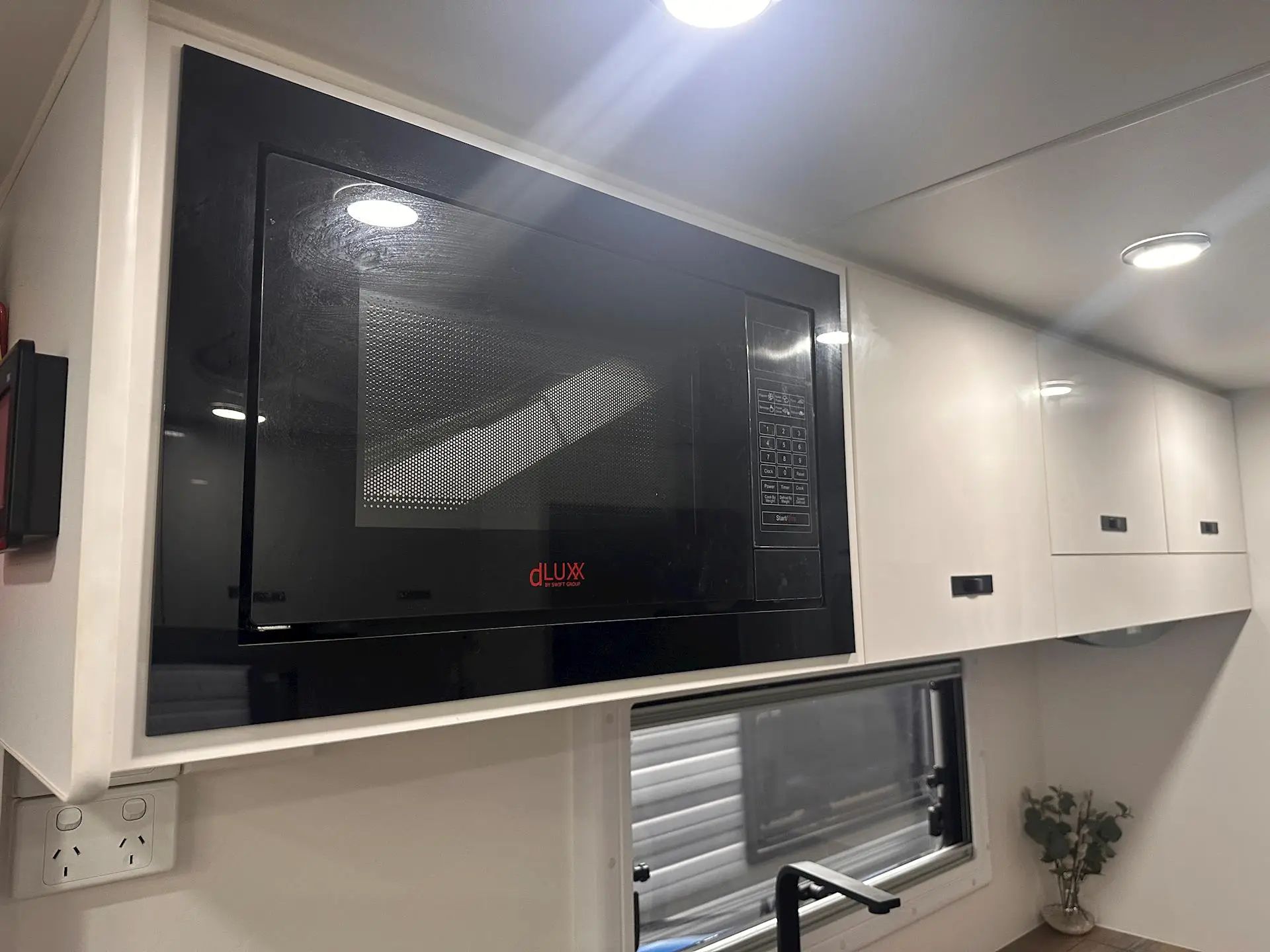 USED  NETWORK RV 23'REAR CLUB