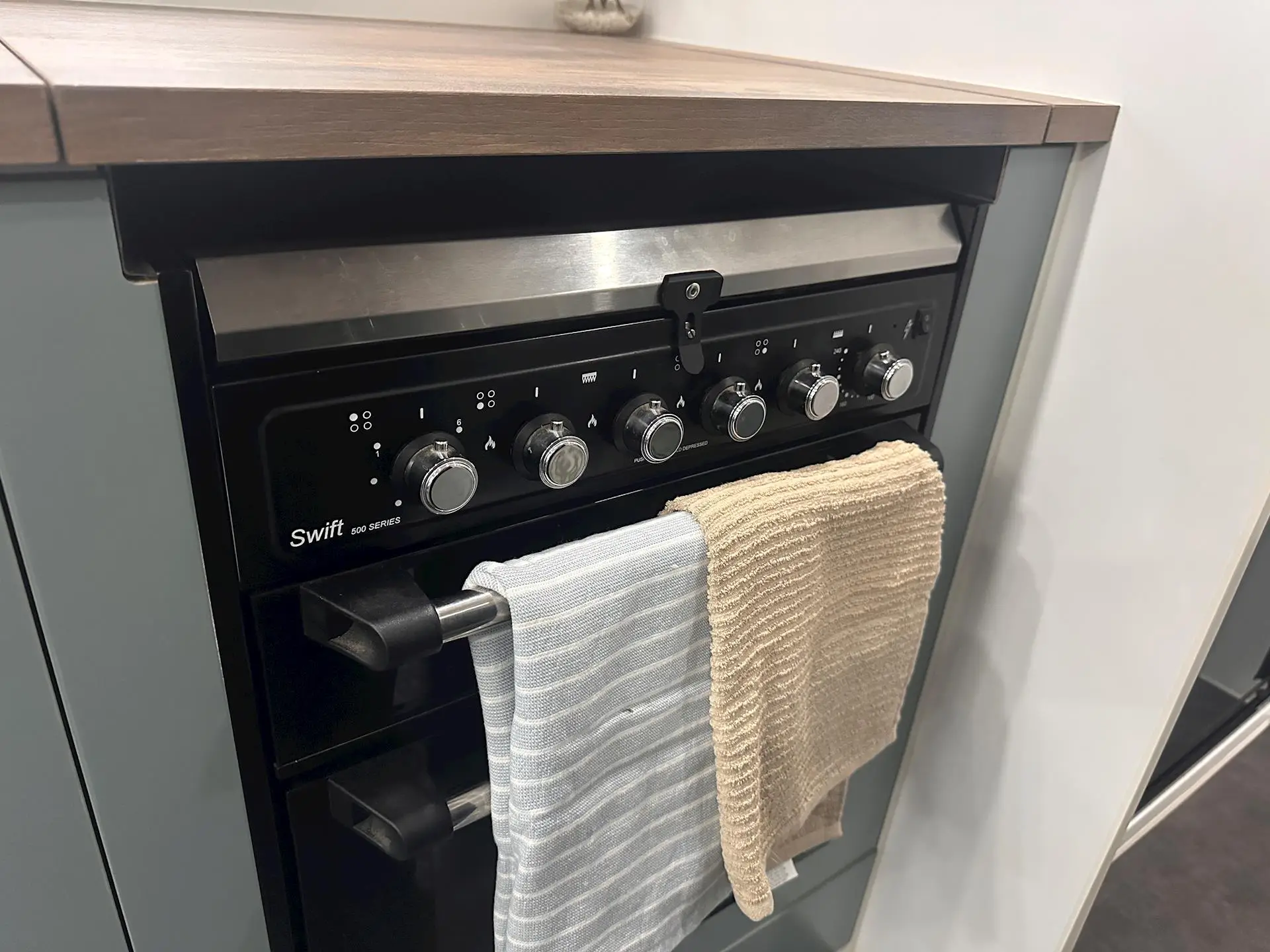 USED NETWORK RV 23'REAR CLUB