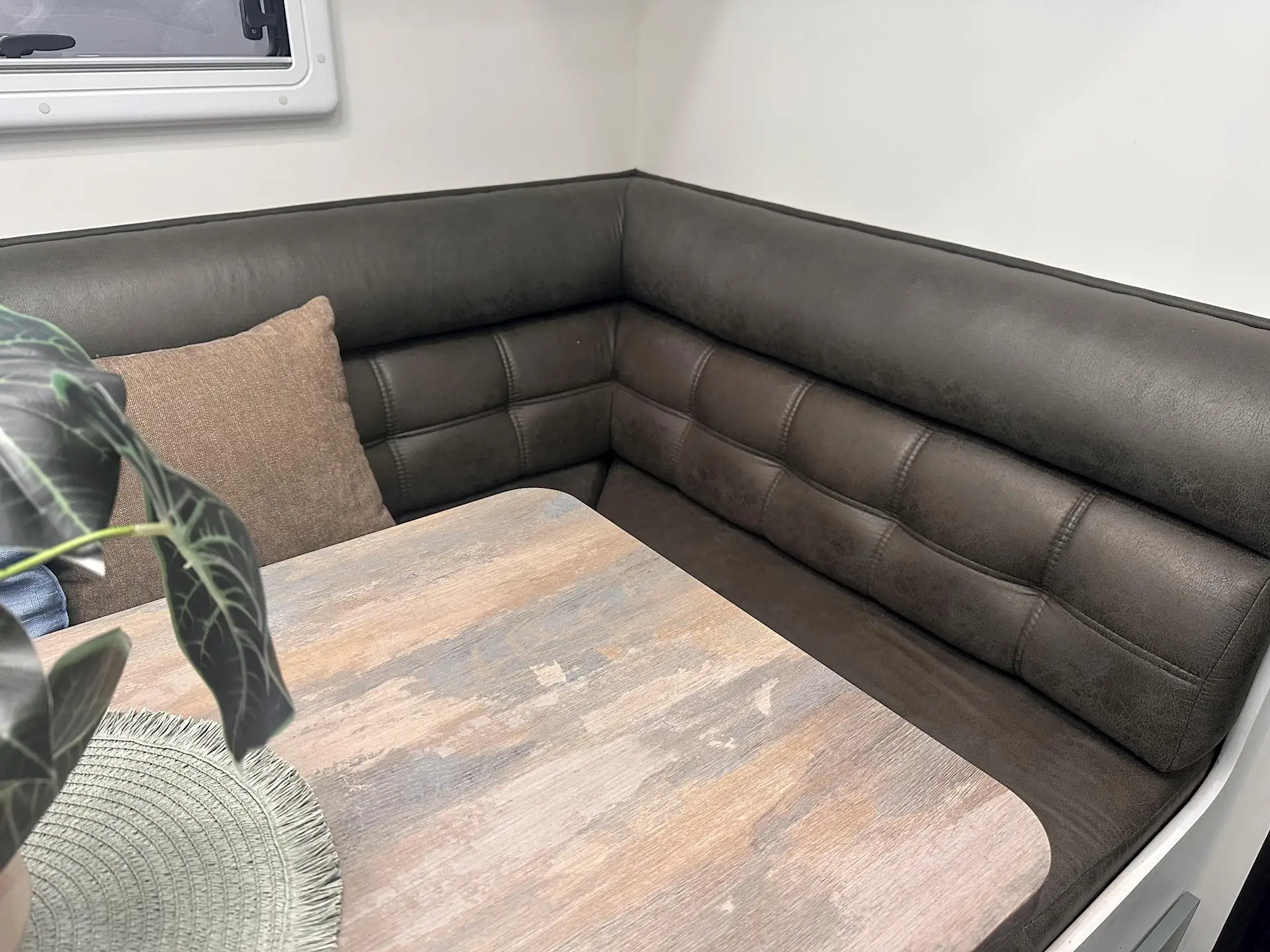 USED  NETWORK RV 23'REAR CLUB