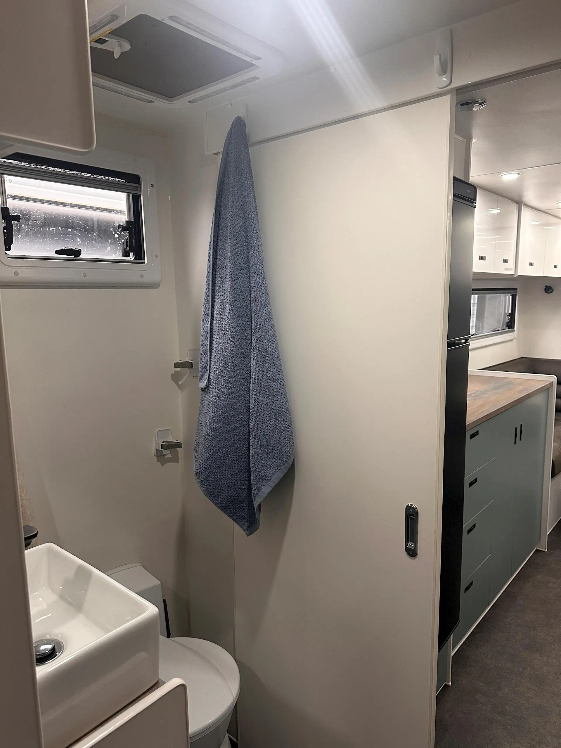 USED  NETWORK RV 23'REAR CLUB