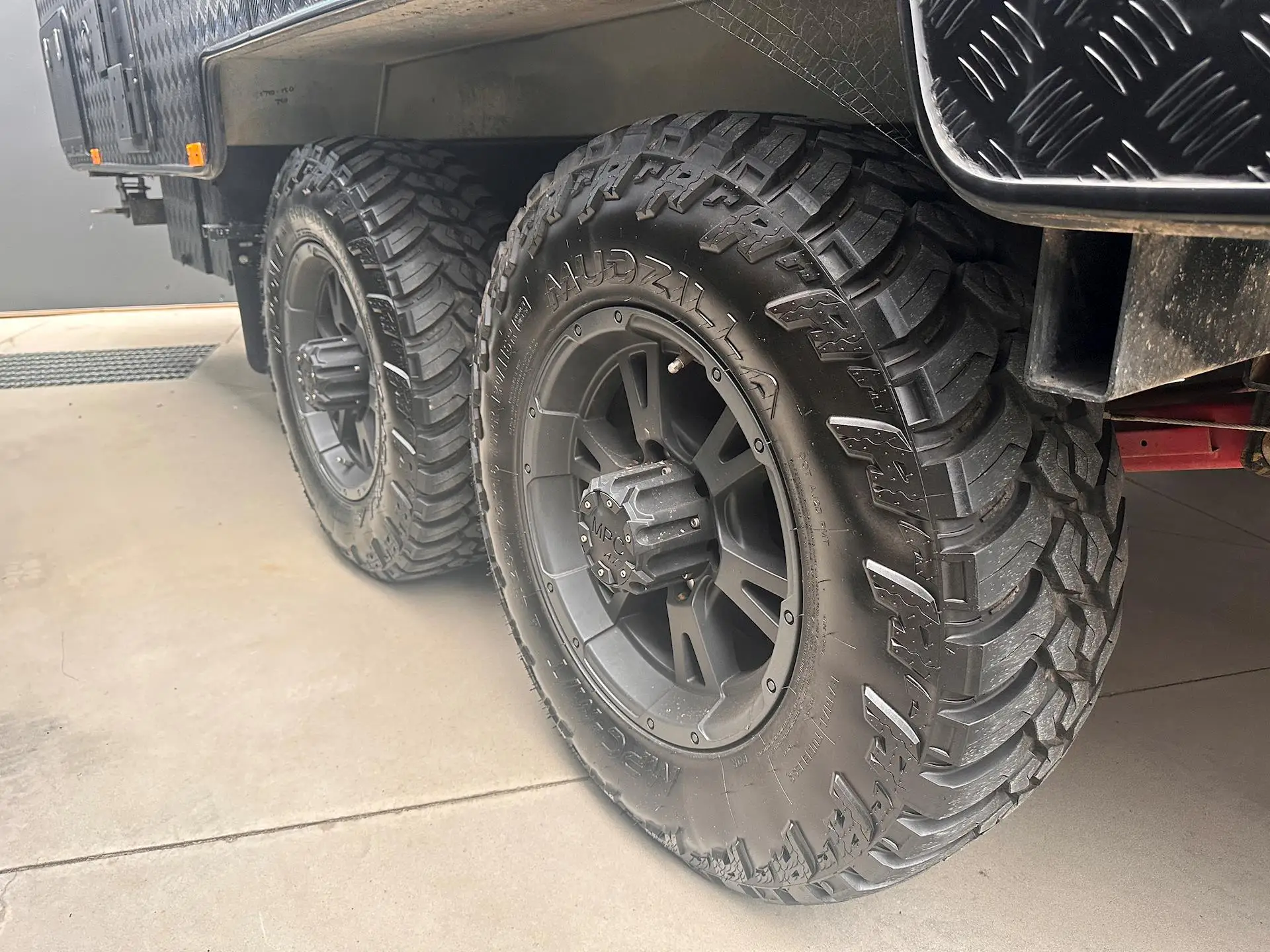 USED  NETWORK RV 23'REAR CLUB