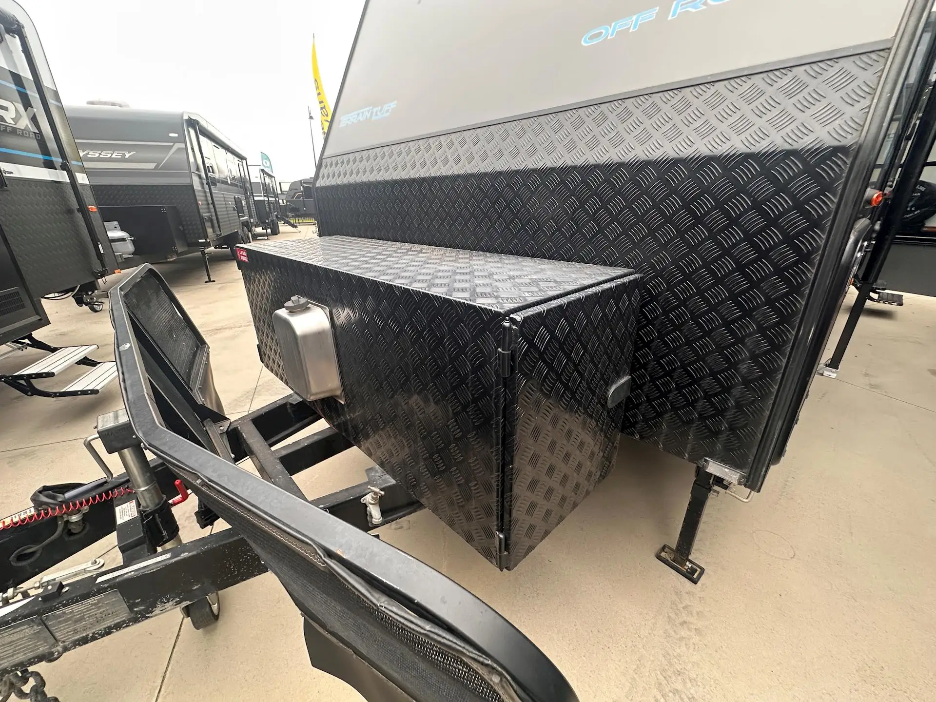 USED NETWORK RV 23'REAR CLUB