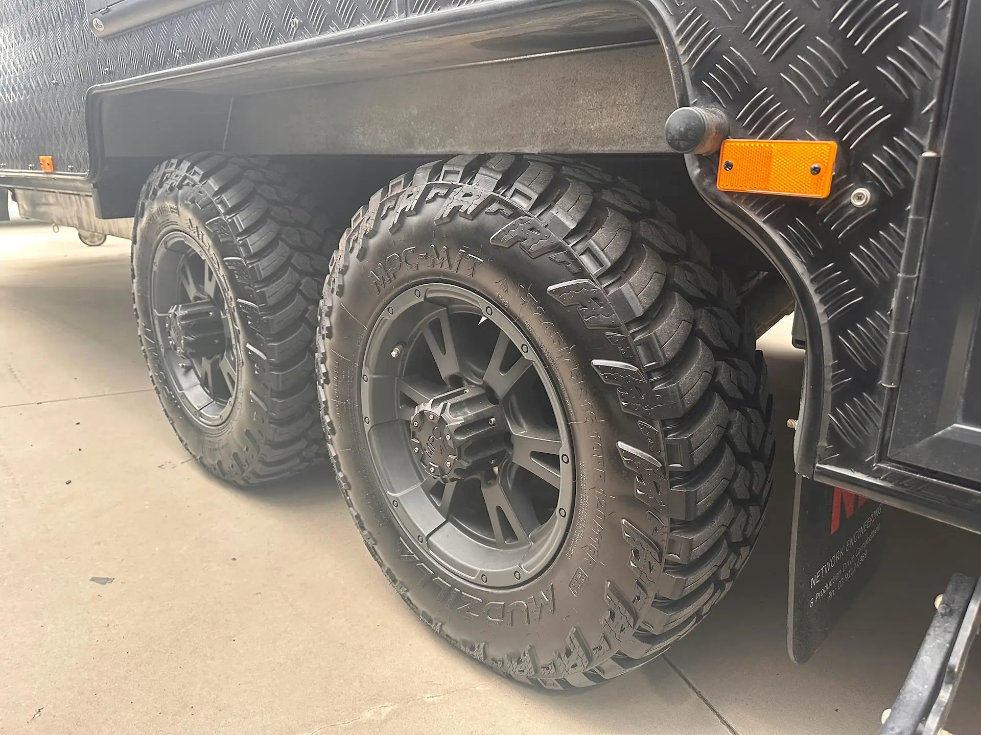 USED  NETWORK RV 23'REAR CLUB