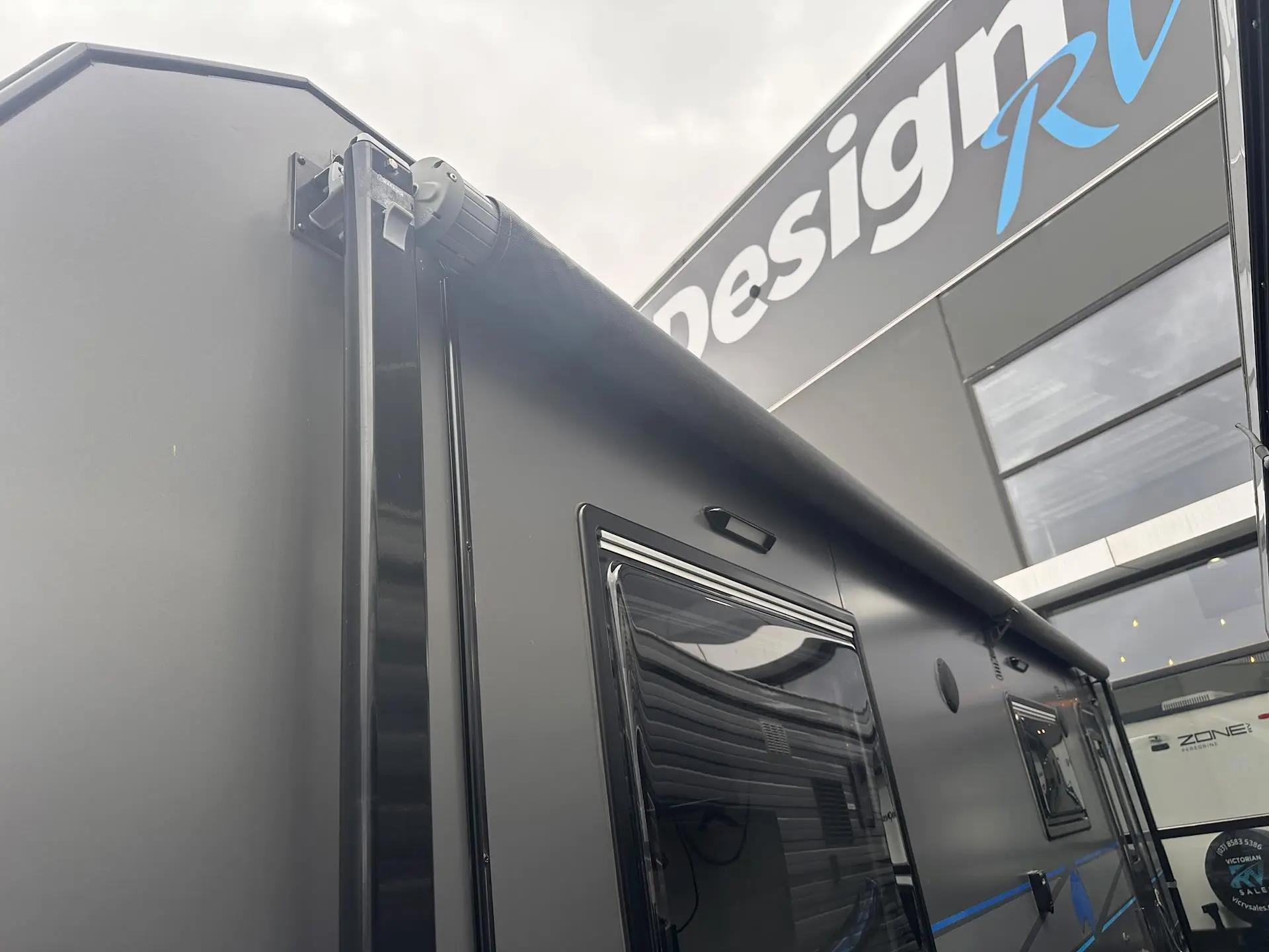 USED NETWORK RV 23'REAR CLUB