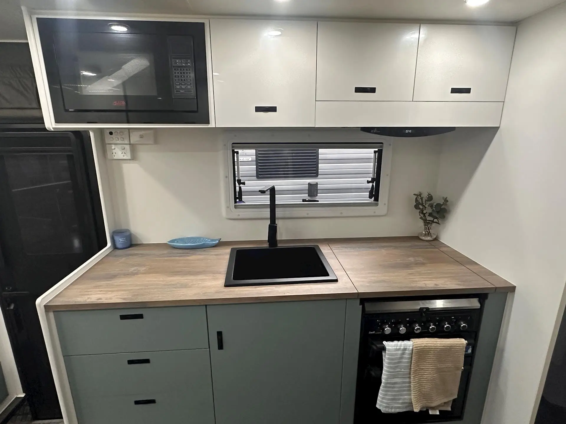 USED  NETWORK RV 23'REAR CLUB