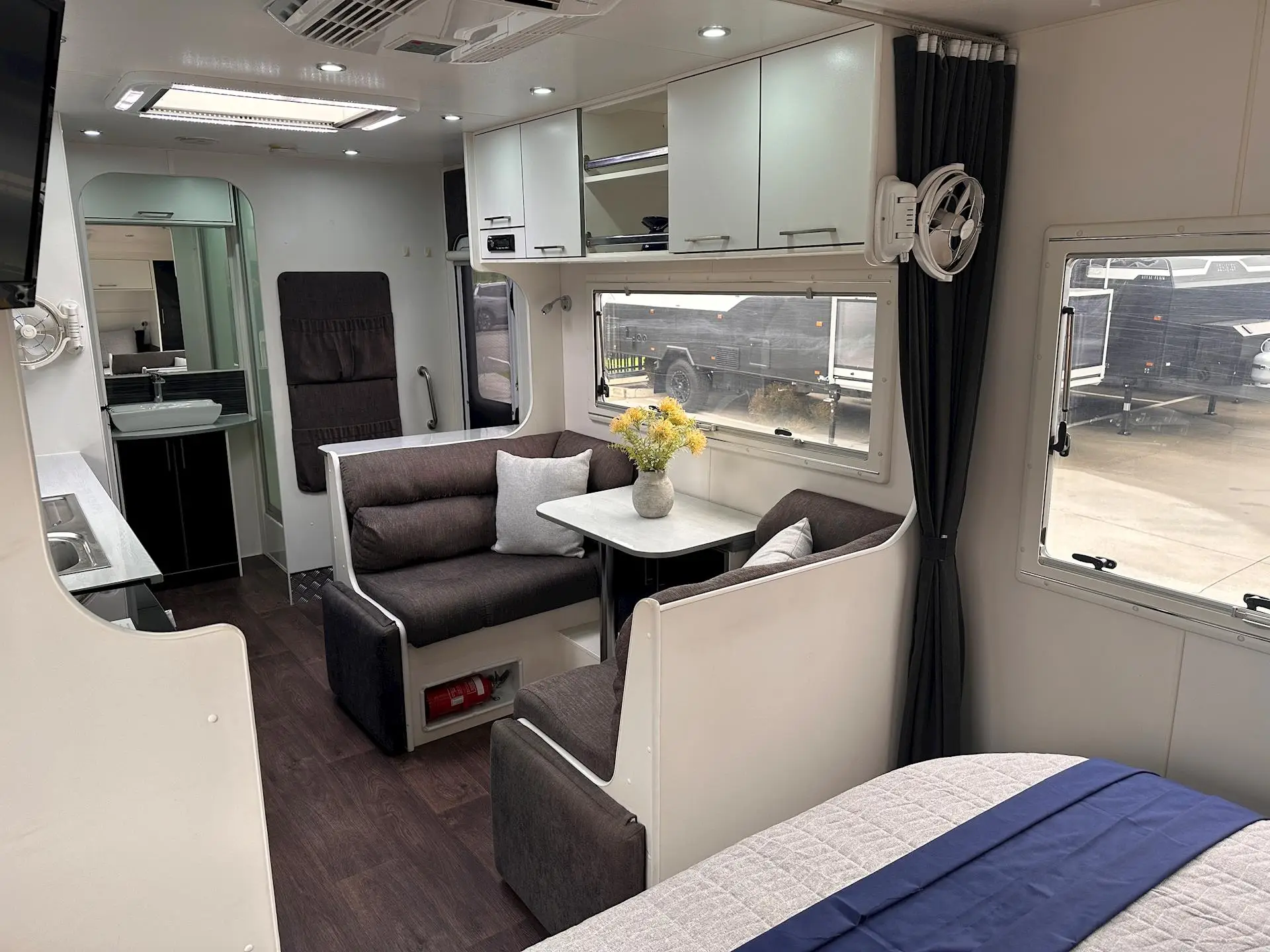 USED 2016 NEW AGE MANTA RAY MR19E