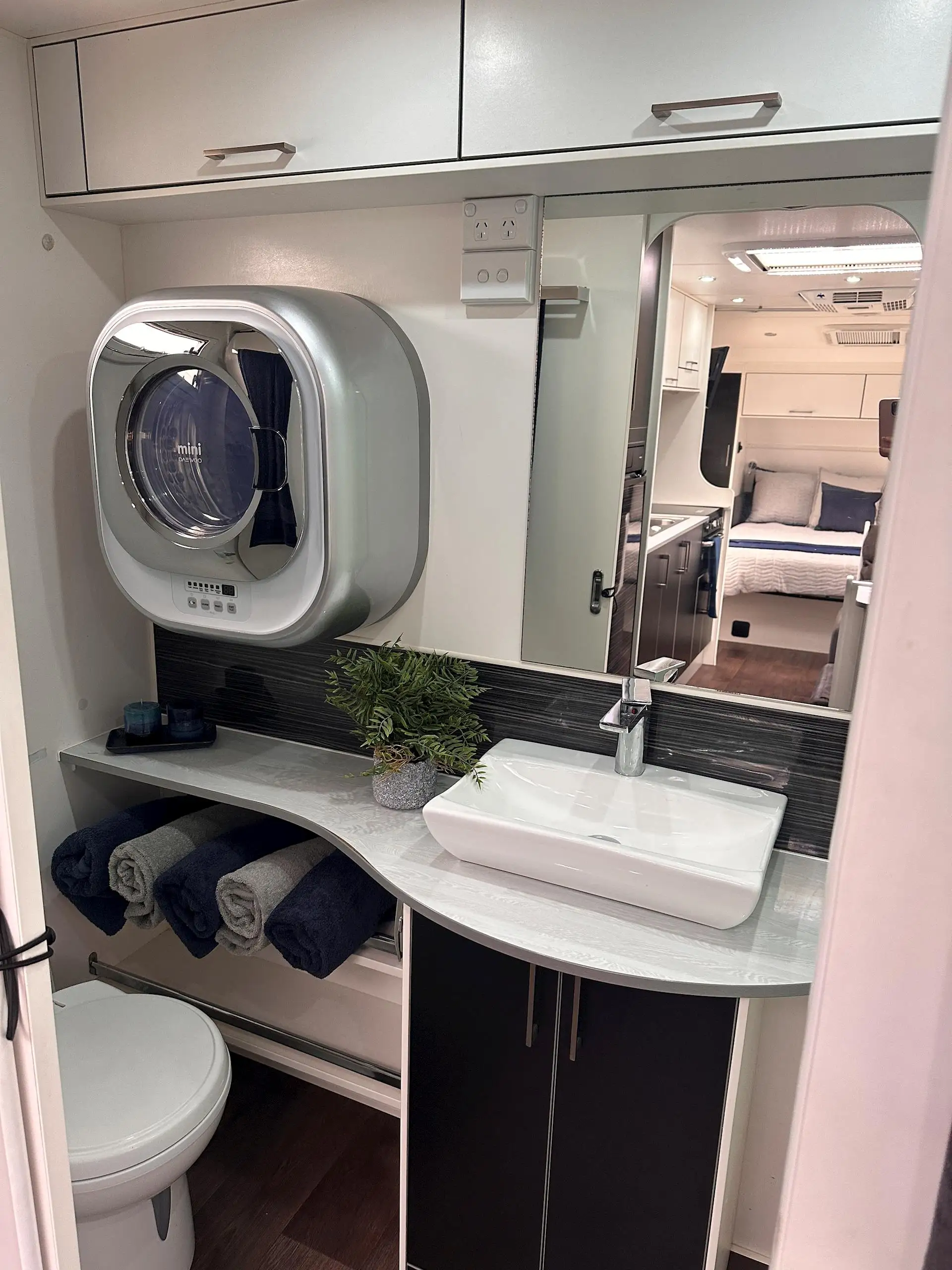 USED 2016 NEW AGE MANTA RAY MR19E