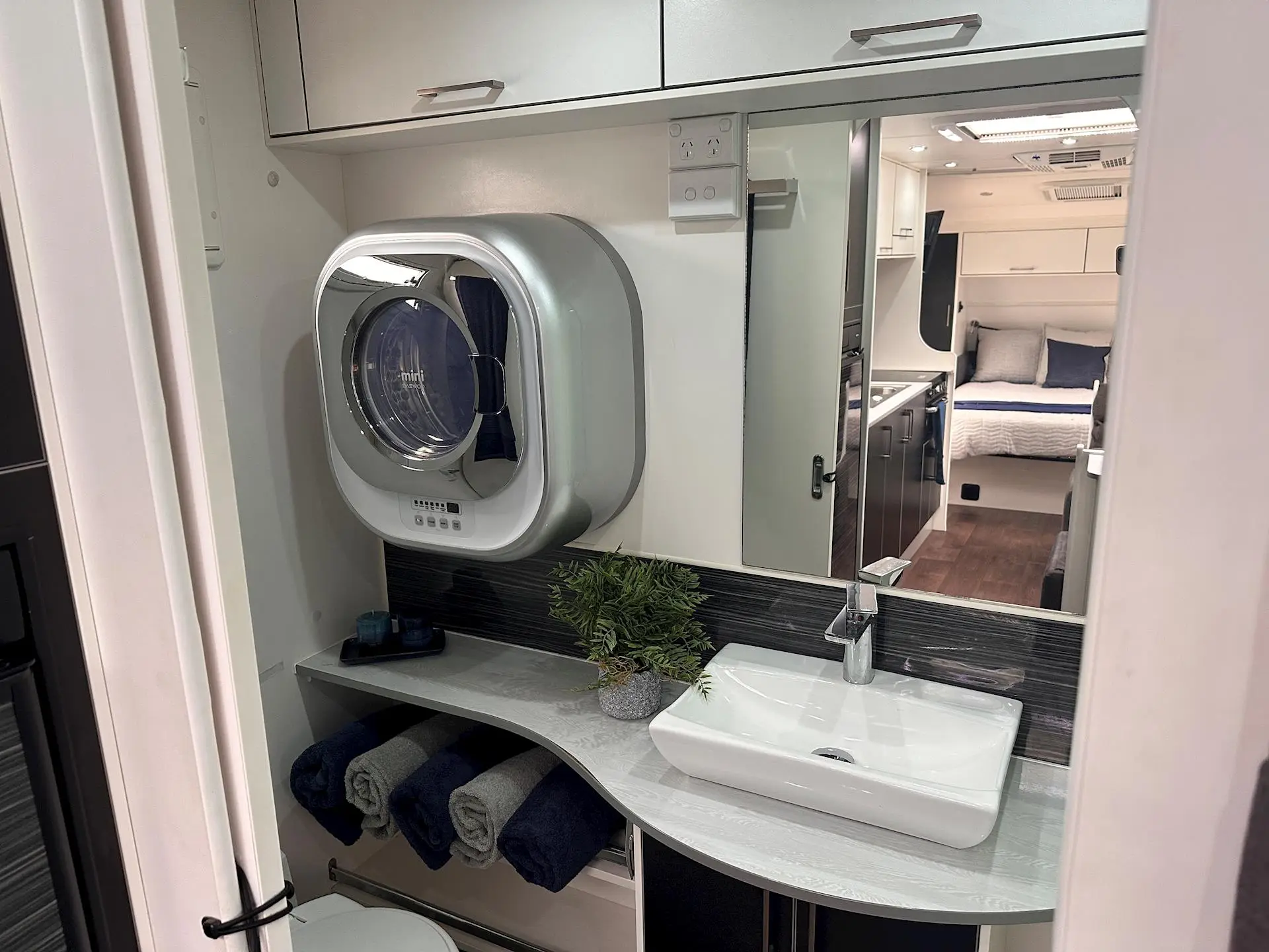 USED 2016 NEW AGE MANTA RAY MR19E