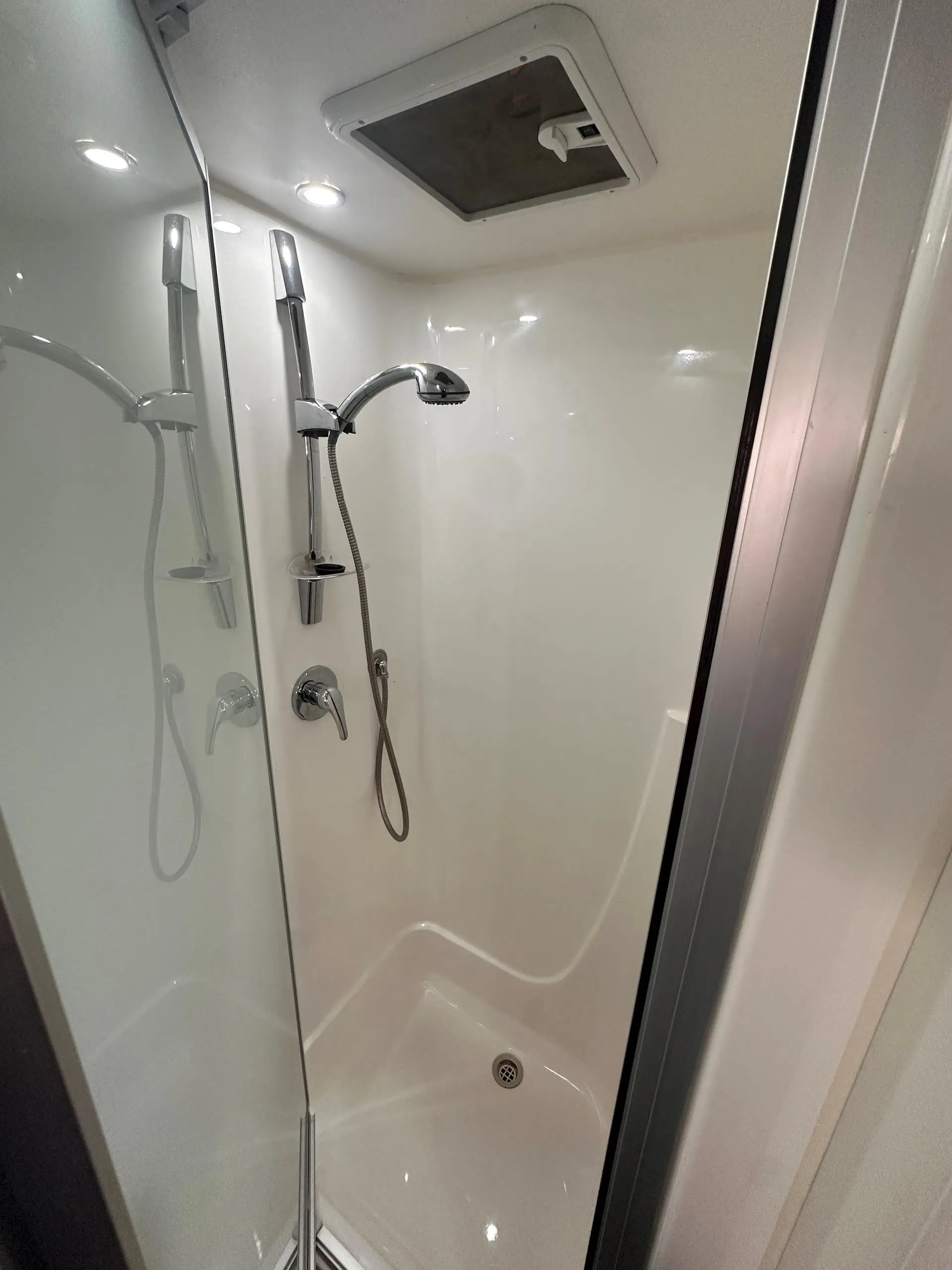 USED 2016 NEW AGE MANTA RAY MR19E