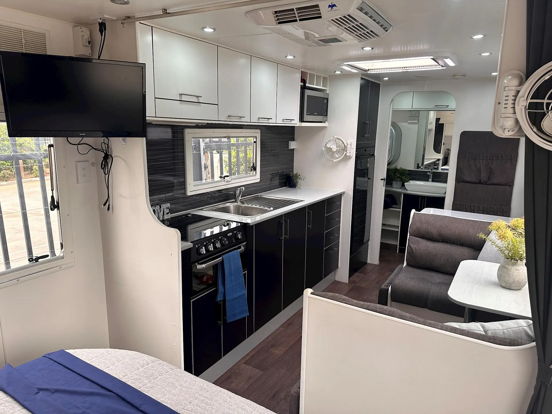 USED 2016 NEW AGE MANTA RAY MR19E